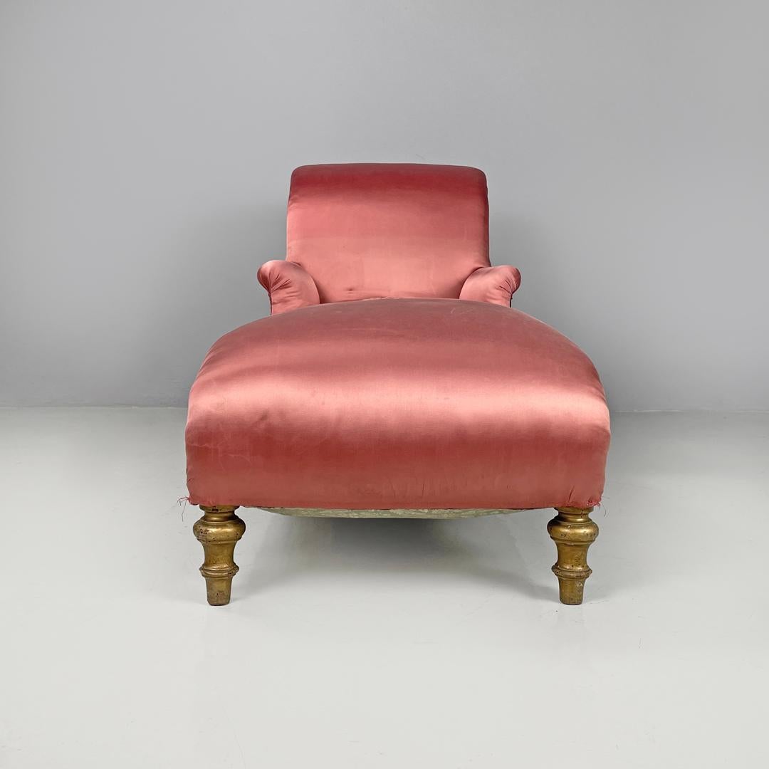 Italian antique chaise longue in pink satin and golden wood with armrests, 1800s In Fair Condition For Sale In MIlano, IT