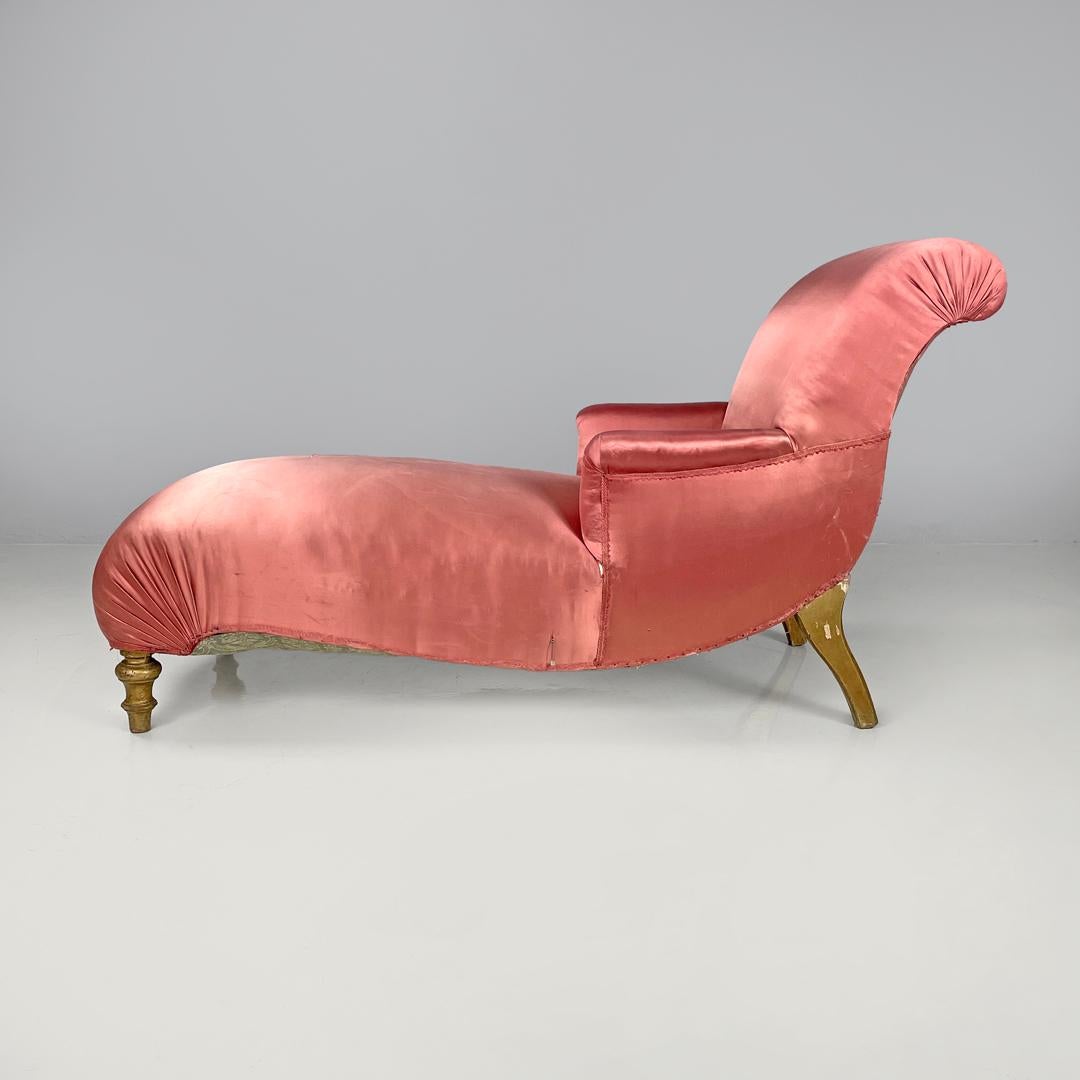 Early 19th Century Italian antique chaise longue in pink satin and golden wood with armrests, 1800s For Sale