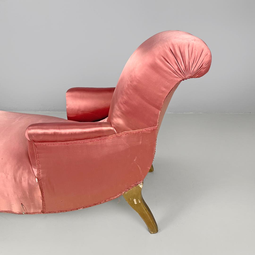 Italian antique chaise longue in pink satin and golden wood with armrests, 1800s For Sale 2