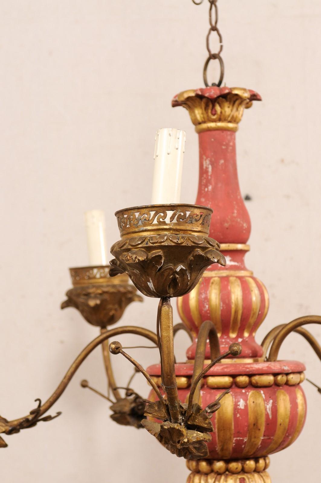 Lustre italien ancien avec colonne centrale sculptée, rouge et or Bon état - En vente à Atlanta, GA