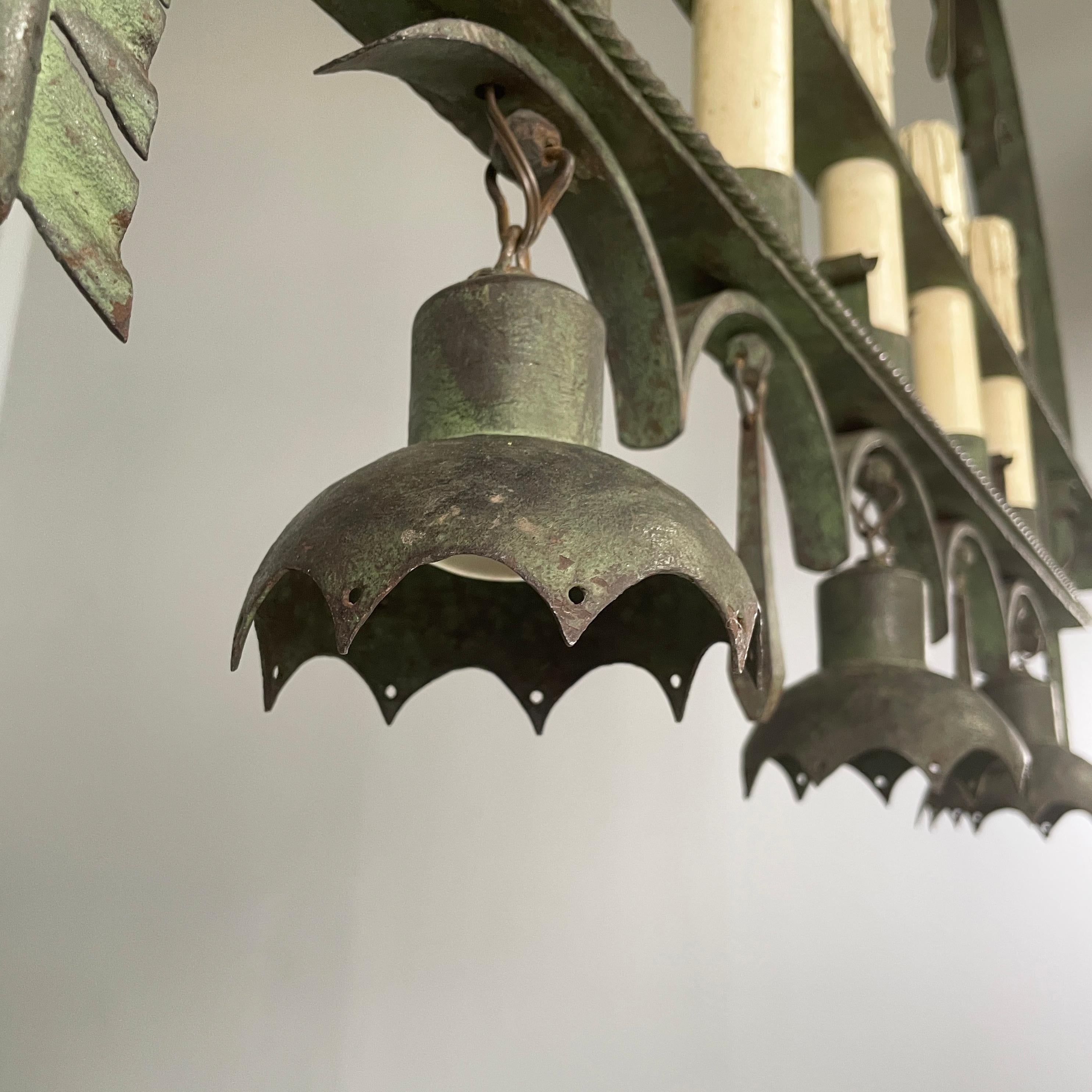 Italian antique Chandelier with eight lights in crafted wrought iron, 1930s For Sale 6