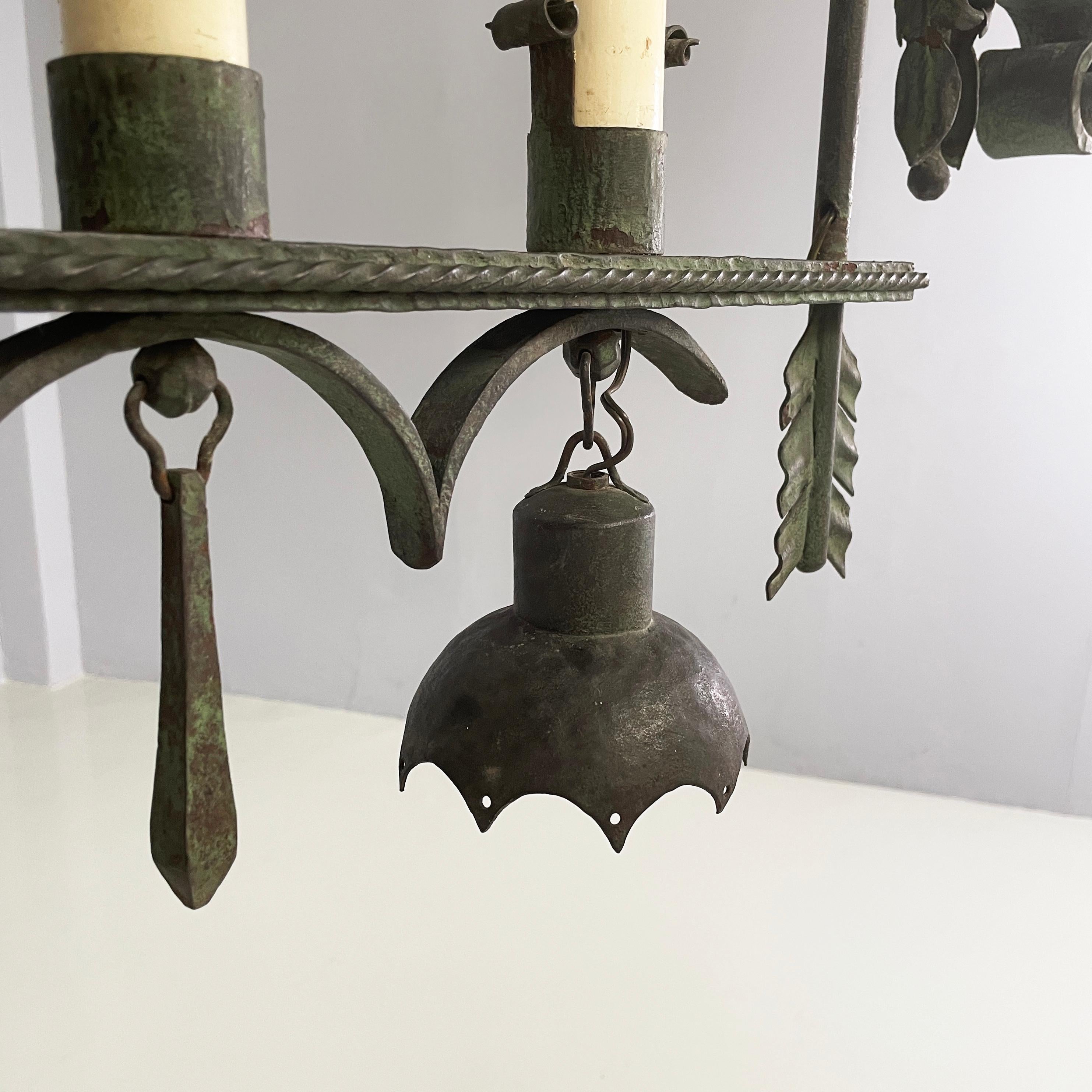 Italian antique Chandelier with eight lights in crafted wrought iron, 1930s For Sale 7