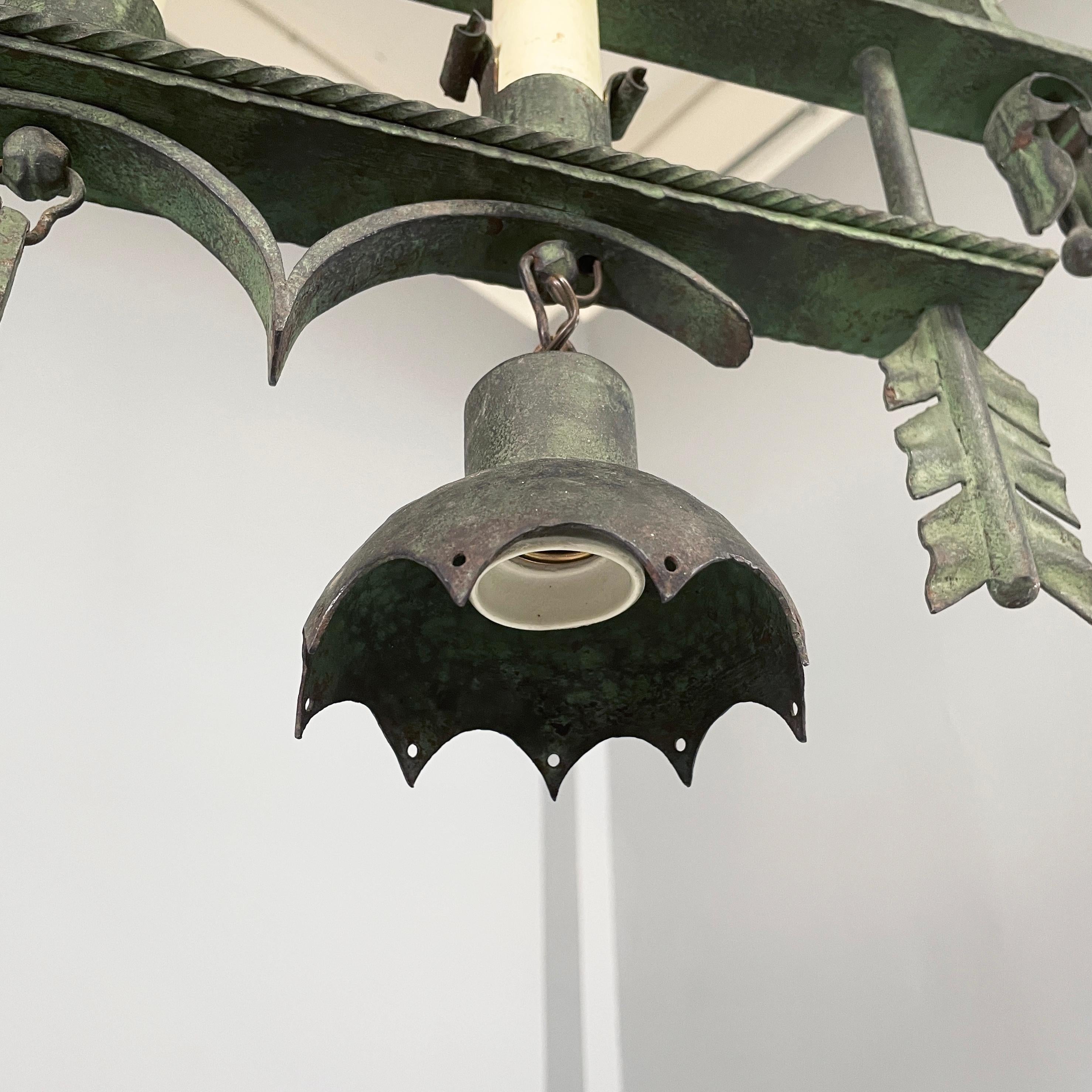 Italian antique Chandelier with eight lights in crafted wrought iron, 1930s For Sale 8