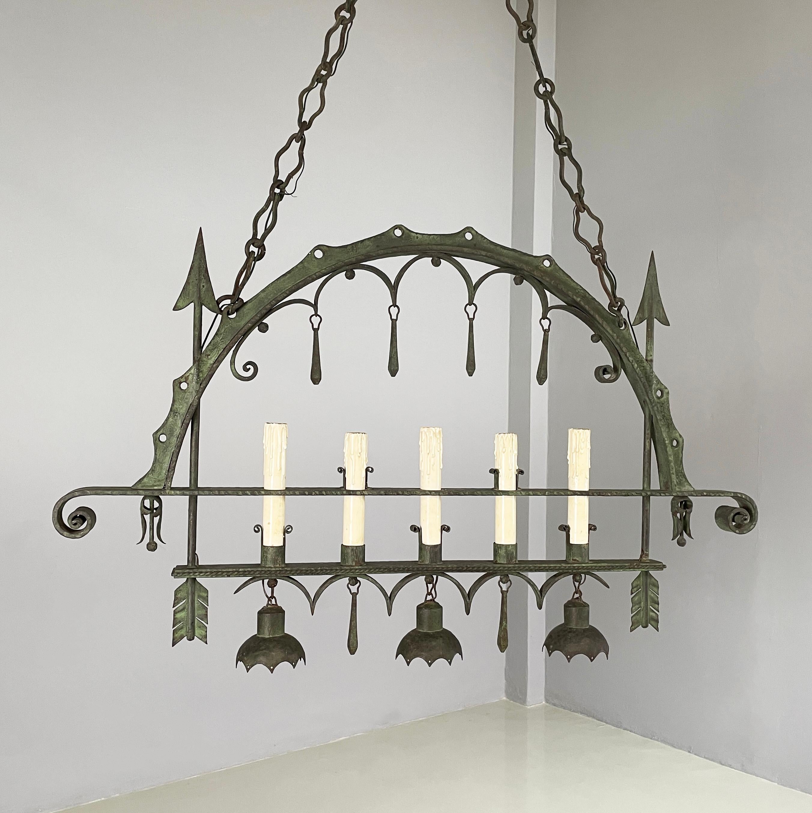 Italian antique Chandelier with eight lights in crafted wrought iron, 1930s In Fair Condition For Sale In MIlano, IT