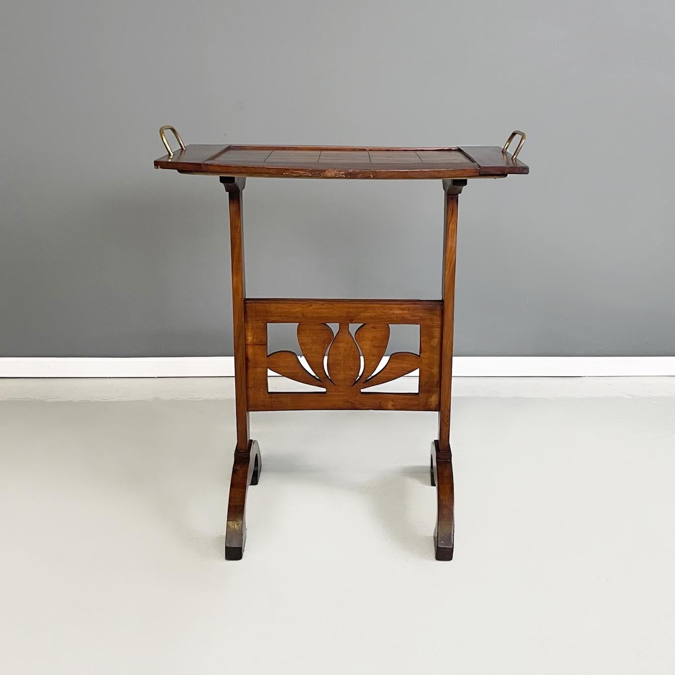 Italian antique Coffe or side table in wood and brass, 1900s
Work table in solid wood and brass. The top has a square shape with two brass rod handles. The structure has two vertical slats with a floral decoration in the middle. Finely crafted feet.