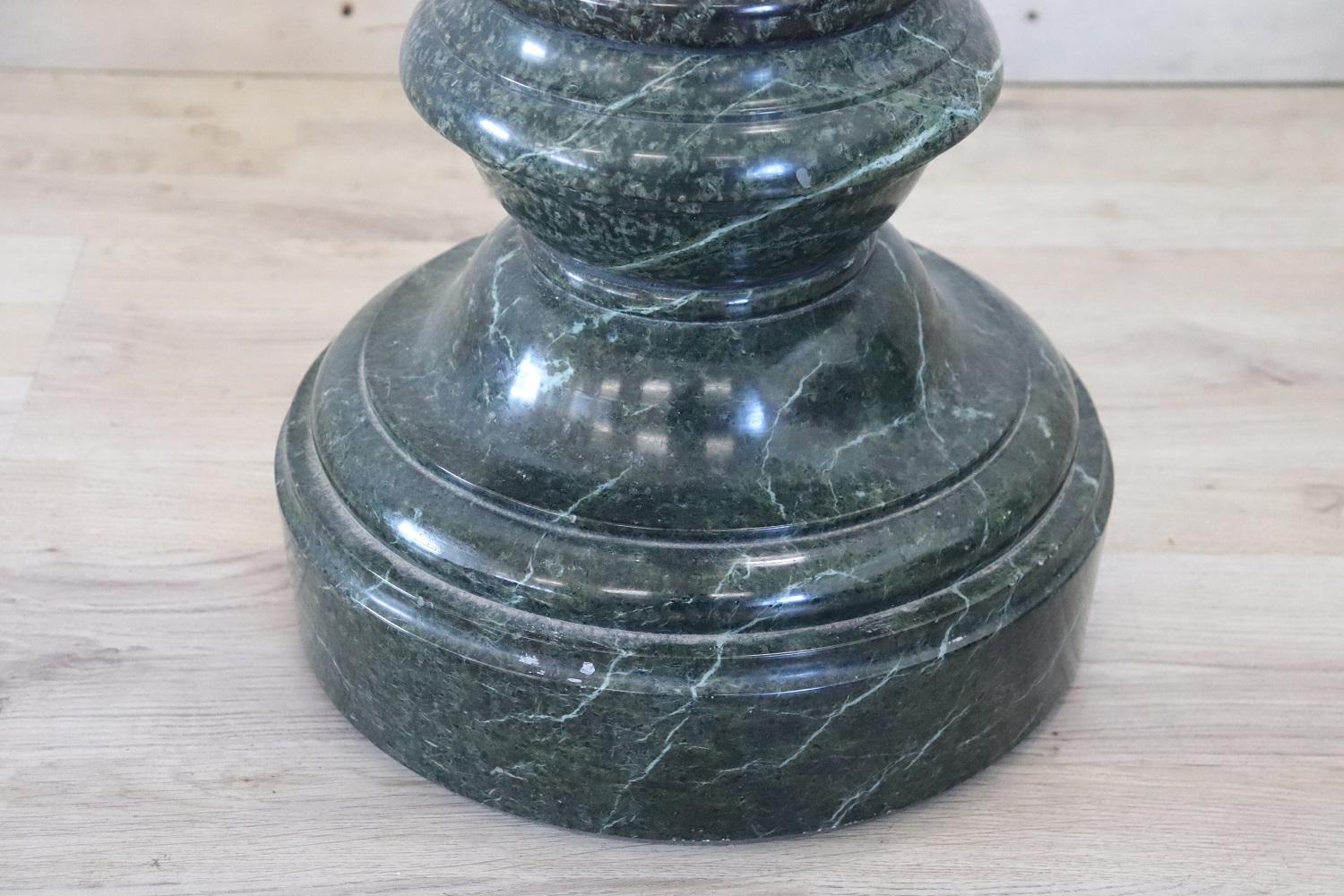 Colonna antica italiana in marmo verde delle Alpi In condizioni buone a Casale Monferrato, IT