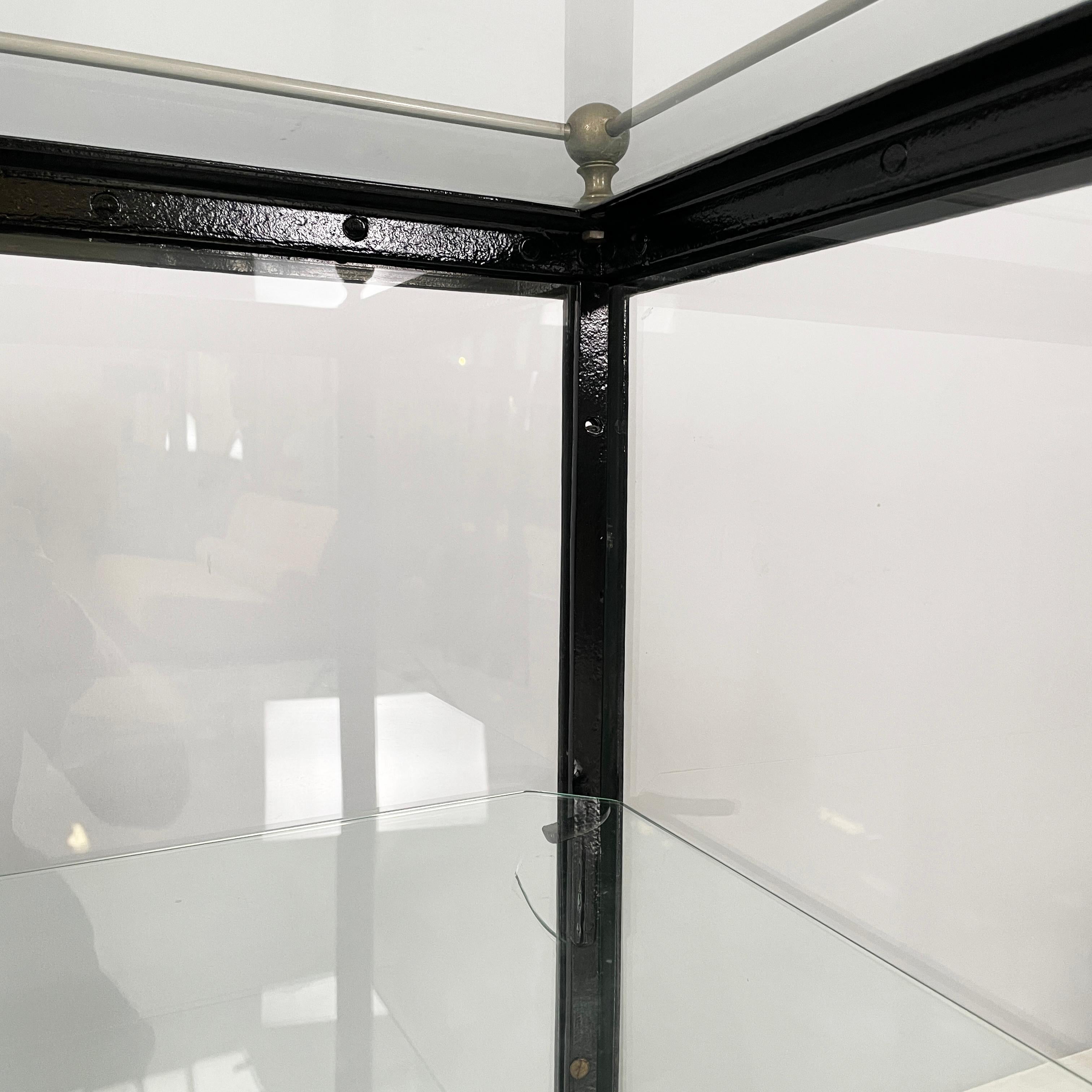 Italian antique Display cabinet in glass and black metal, early 1900s in vendita 9