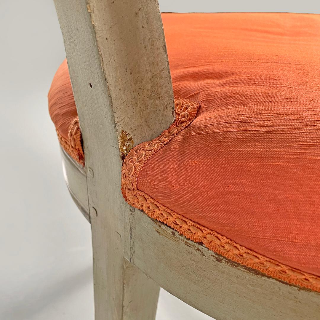 Italienische antike grüne und goldene italienische Holzsessel mit orangefarbenen Kissen, 1700er Jahre im Angebot 8