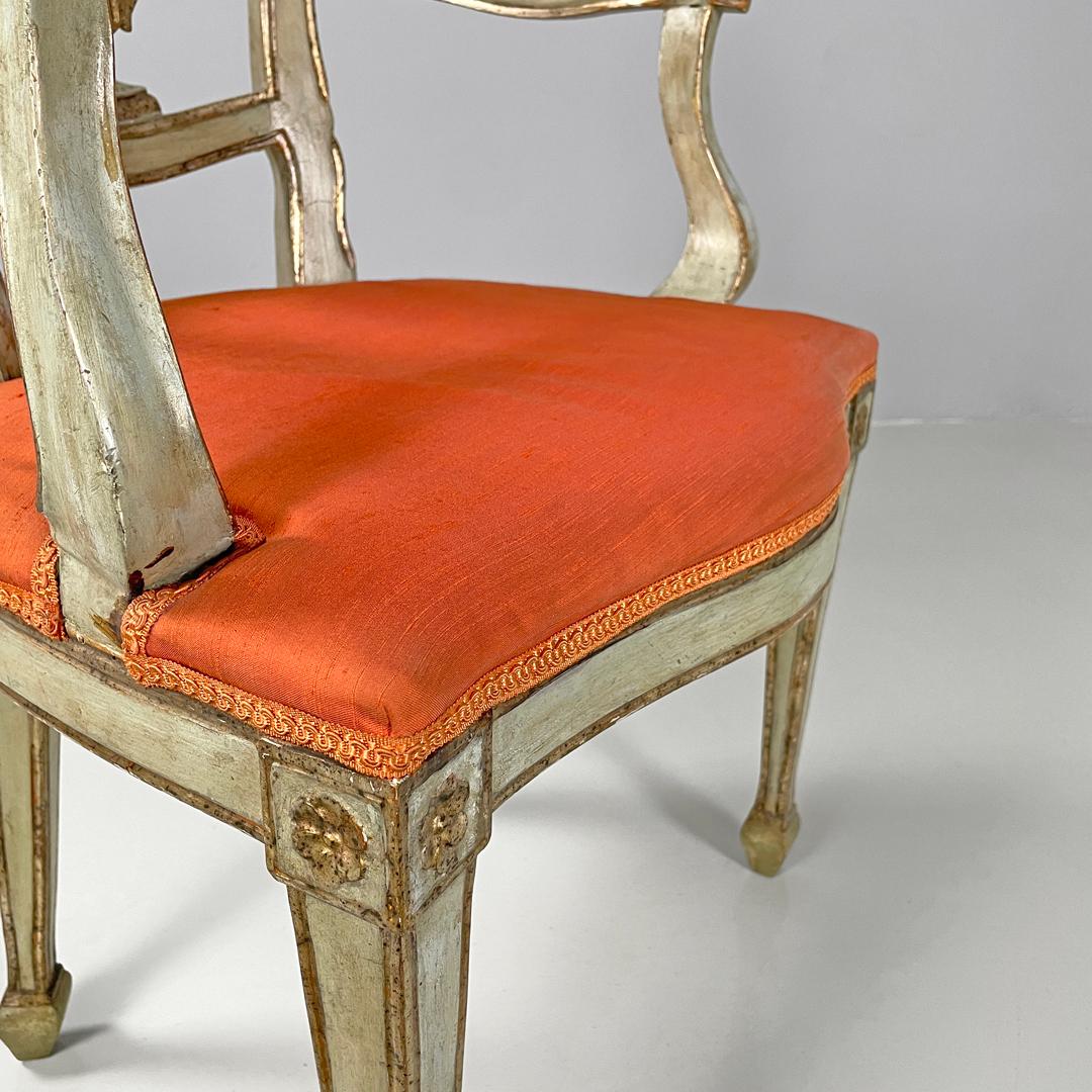 Italienische antike grüne und goldene italienische Holzsessel mit orangefarbenen Kissen, 1700er Jahre im Angebot 10