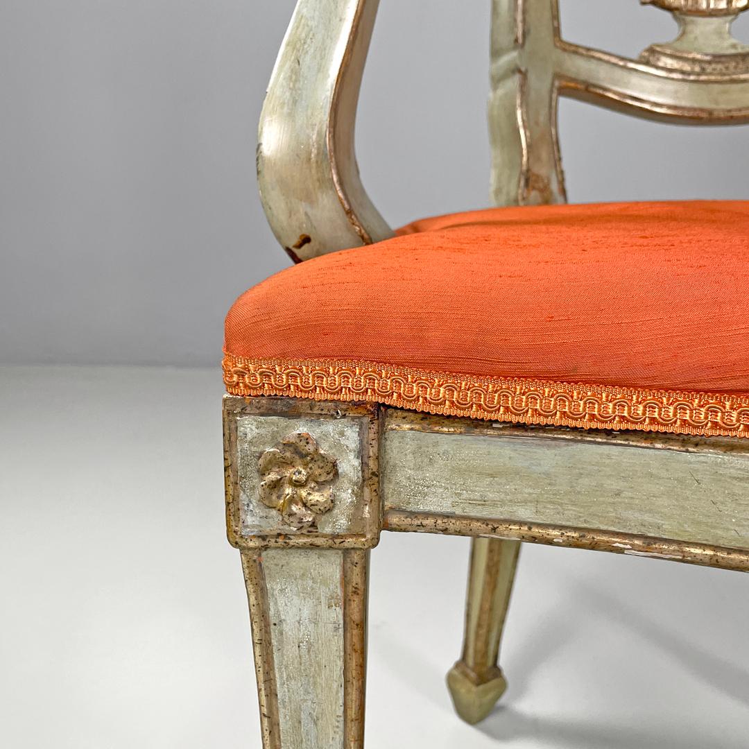 Italienische antike grüne und goldene italienische Holzsessel mit orangefarbenen Kissen, 1700er Jahre im Angebot 11