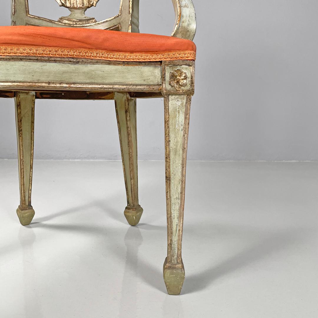 Italienische antike grüne und goldene italienische Holzsessel mit orangefarbenen Kissen, 1700er Jahre im Angebot 14