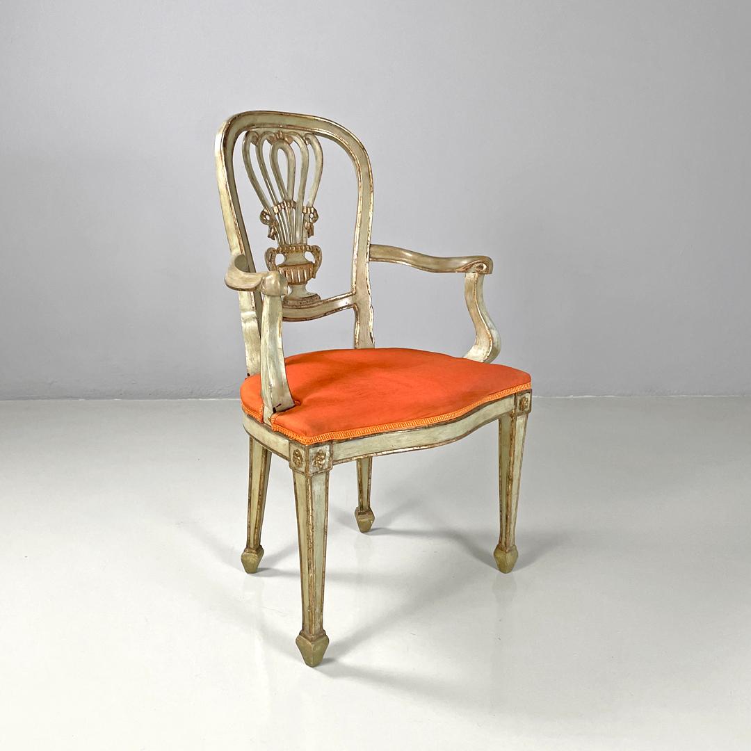 Italienische antike grüne und goldene italienische Holzsessel mit orangefarbenen Kissen, 1700er Jahre im Zustand „Gut“ im Angebot in MIlano, IT