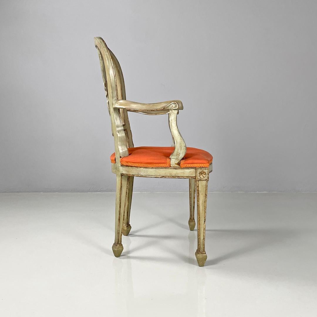 Italienische antike grüne und goldene italienische Holzsessel mit orangefarbenen Kissen, 1700er Jahre (Frühes 18. Jahrhundert) im Angebot