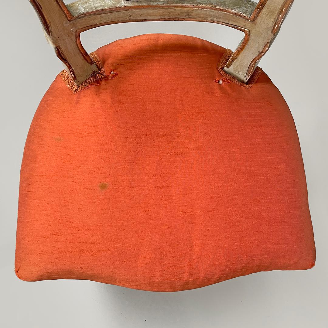 Italian antique green and gold wooden chairs with orange cushions, 1700s For Sale 4