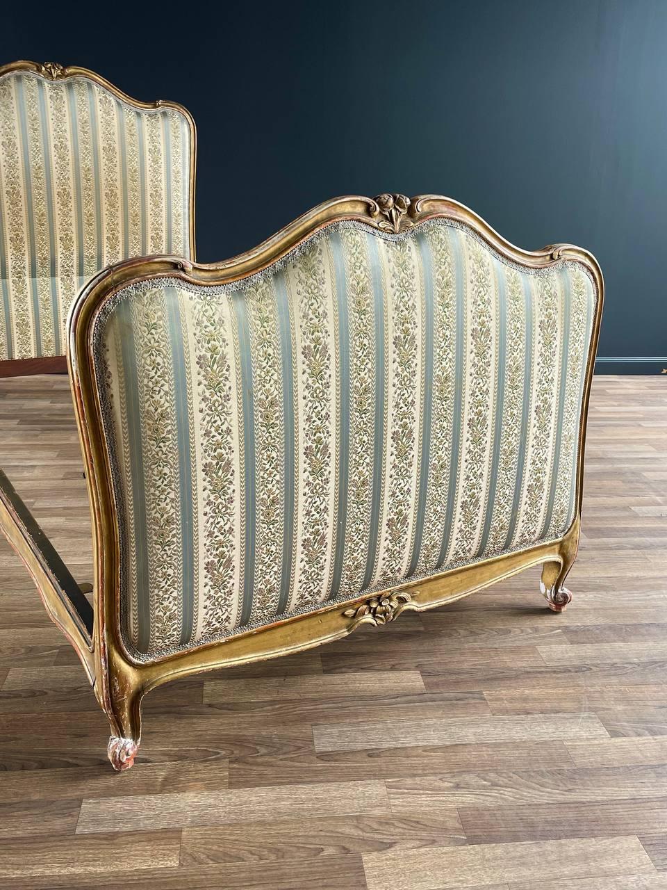 Italian Antique Hand Carved Twin-Size Bed Frame In Good Condition For Sale In Los Angeles, CA