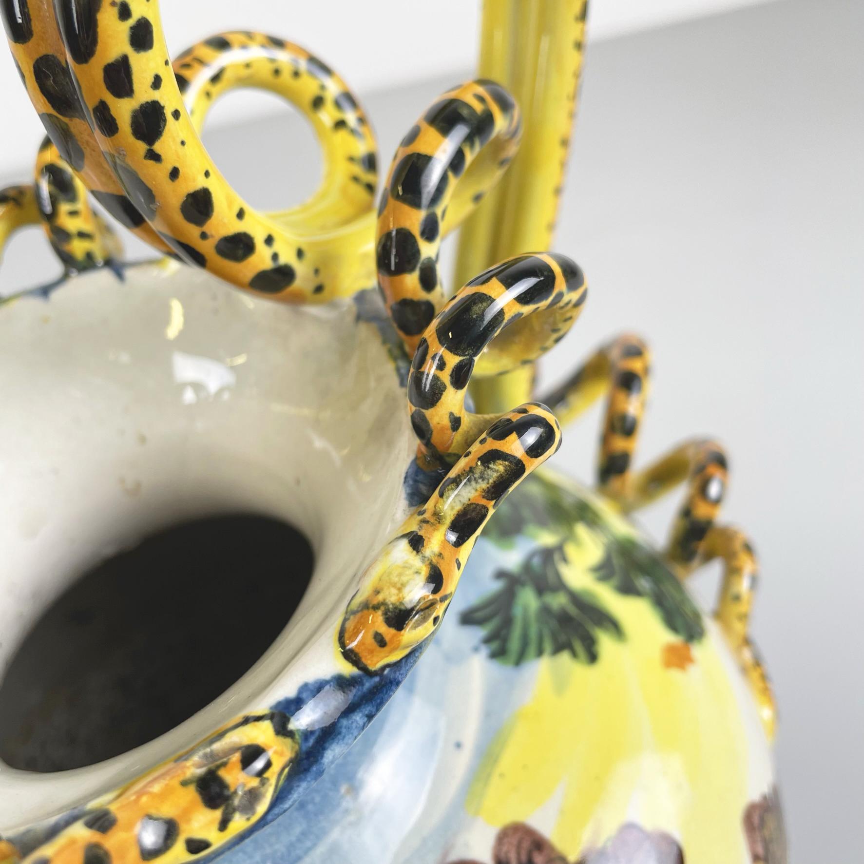 Vase Albisola italien ancien fabriqué à la main en céramique peinte à la main, années 1900 en vente 5
