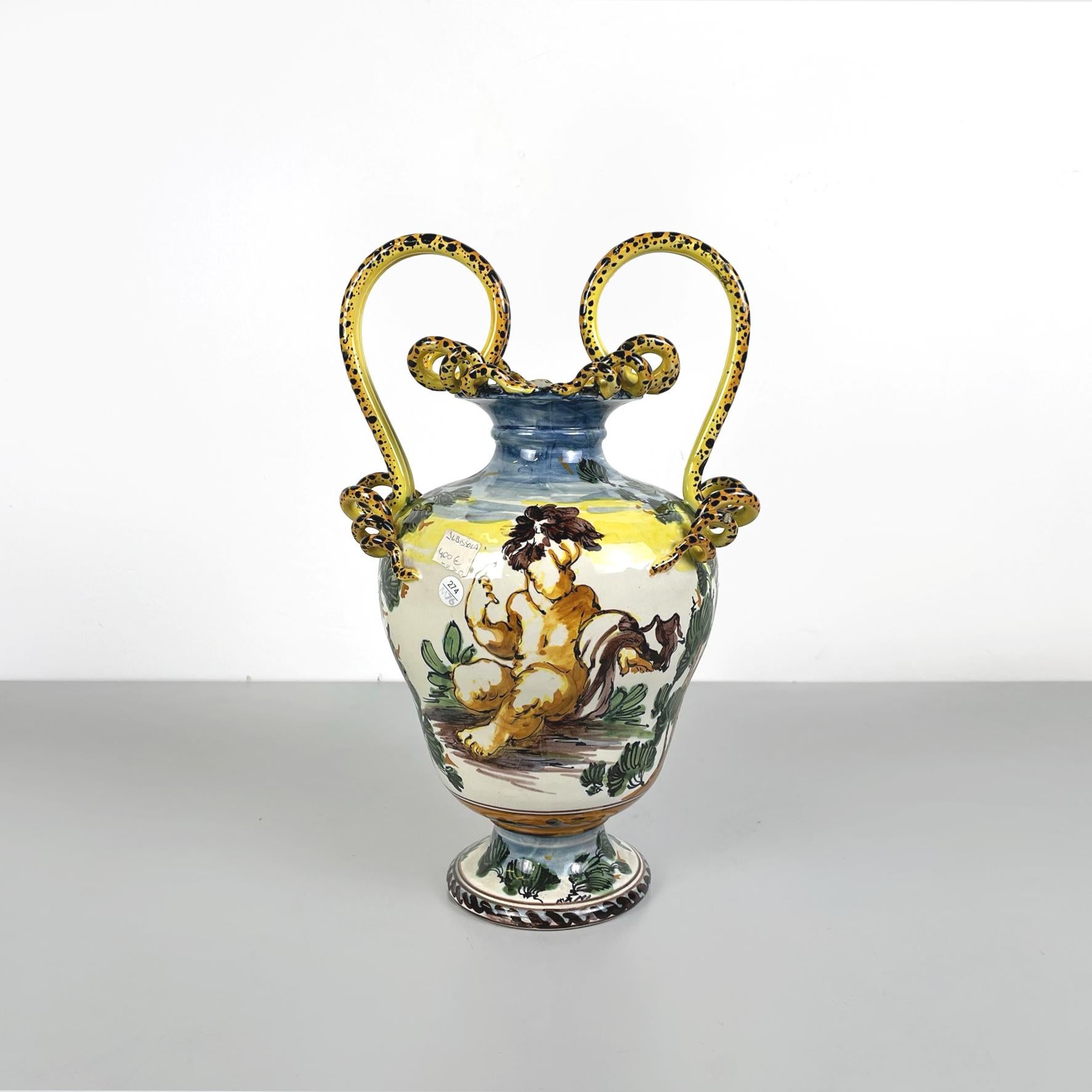 Fait main Vase Albisola italien ancien fabriqué à la main en céramique peinte à la main, années 1900 en vente