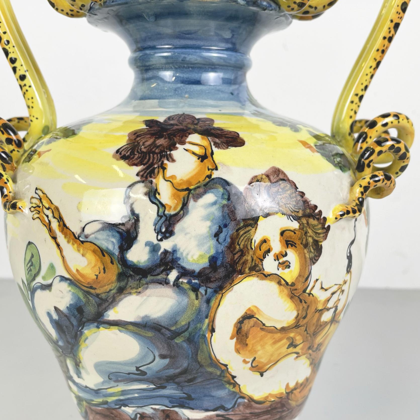 Céramique Vase Albisola italien ancien fabriqué à la main en céramique peinte à la main, années 1900 en vente