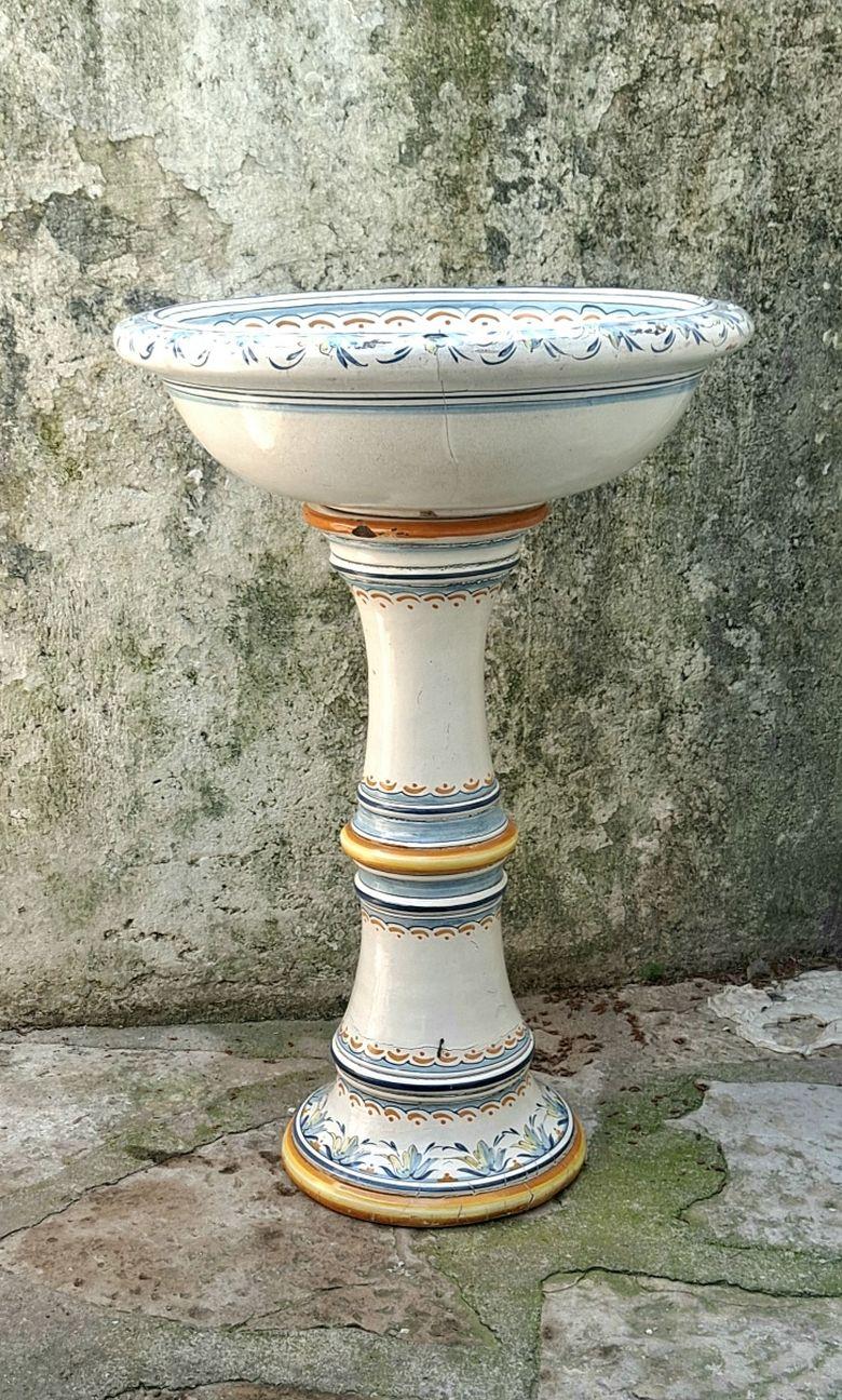 Antique Holy water self standing stoup from Siena Toscana.
Original preghiera della ceramica from the 1900 s.
Base Diameter is 13.5.