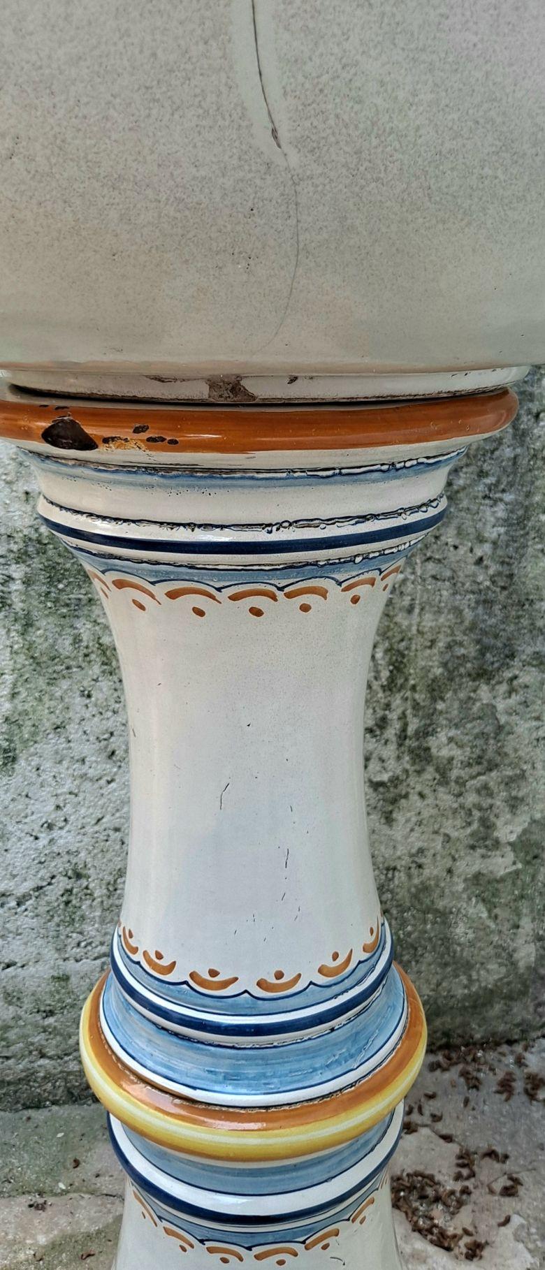 Italienische antike Selbstständer-Suppenschale aus Heiligem Wasser (Frühes 20. Jahrhundert) im Angebot