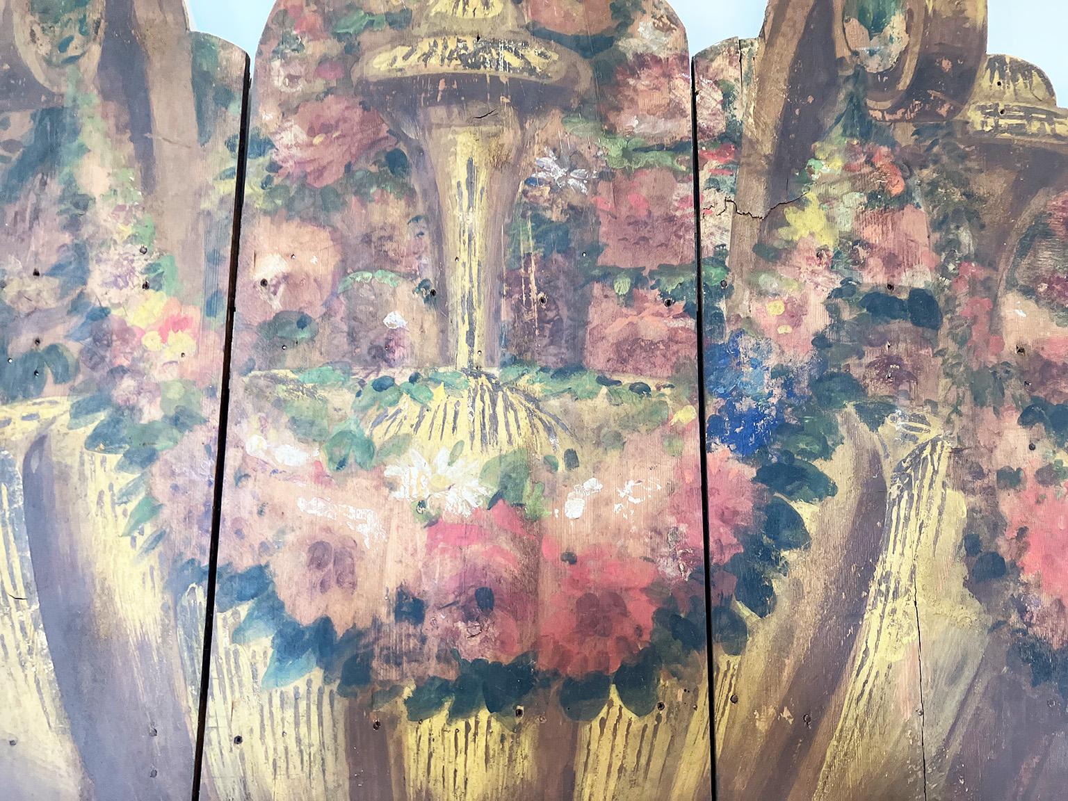 Wonderful Italian antique Wall Panel,
 hand-painted wood decoration with a large flowers subject. 
You can immagine several location of this decoration in a bedroom or in large bathroom or living . 

Provenance: important Dimora Siciliana. 19th