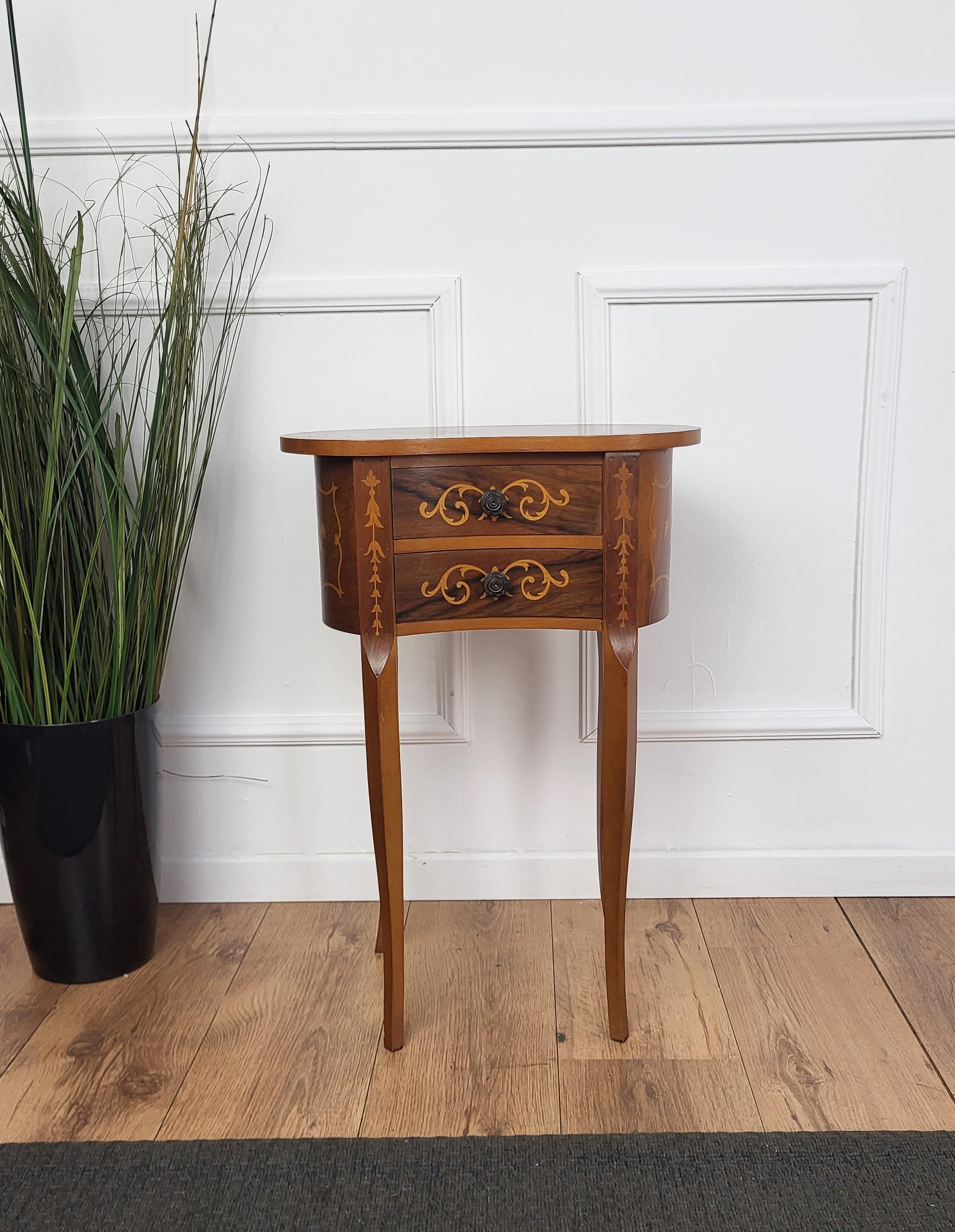 Lovely antique Italian Louis XV floral inlay side table in elegant kidney shaped with inlay decors, floral satinwood inlay, beautiful wood grain, 2 dovetailed drawers, raised on four tall and slender cabriole legs with hoofed feet, typical of the