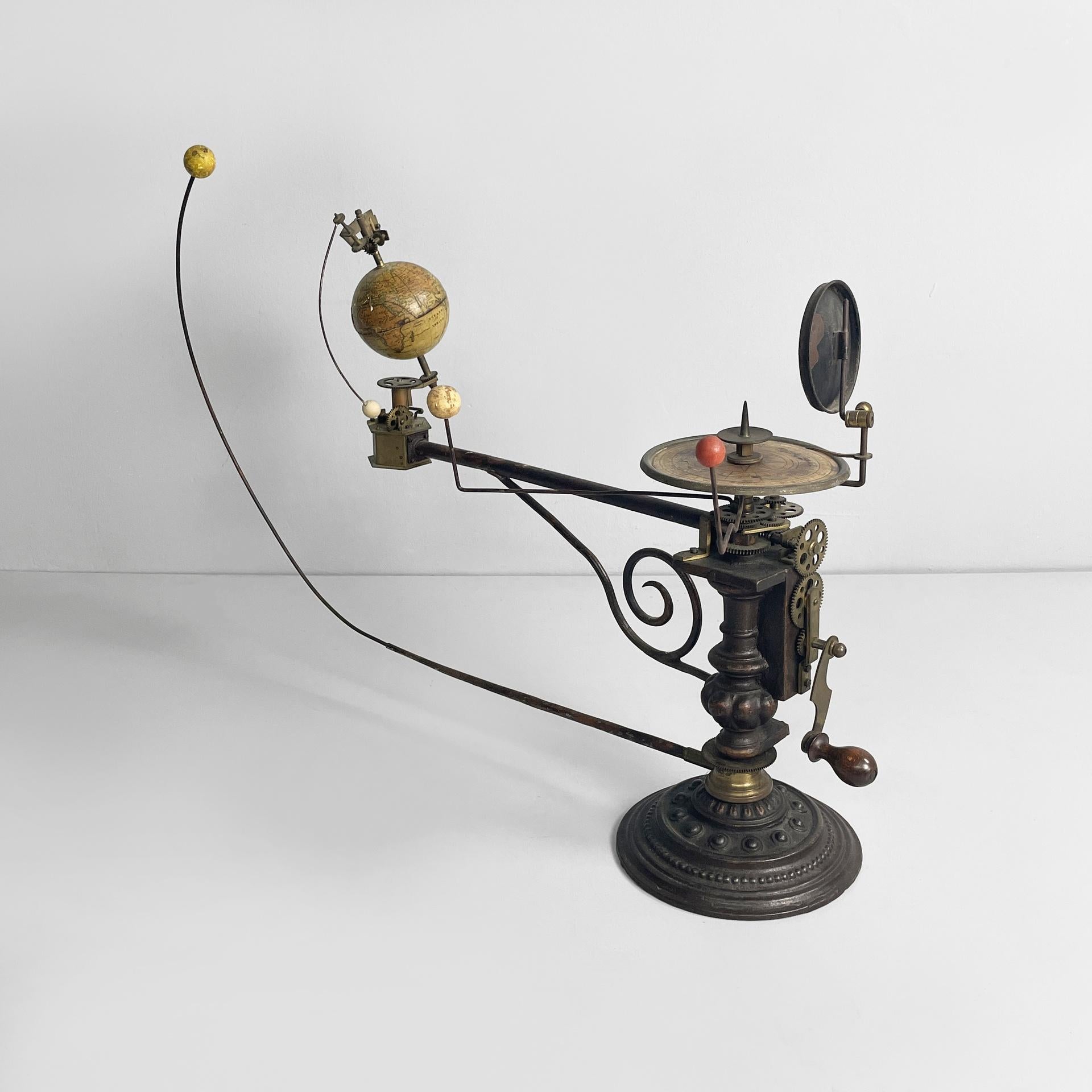 Italian antique mechanical tellurium in brass and cast iron, mid 1800s In Fair Condition For Sale In MIlano, IT