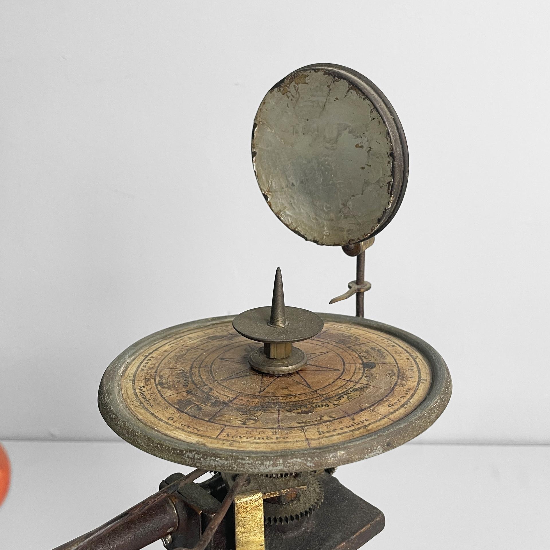 19th Century Italian antique mechanical tellurium in brass and cast iron, mid 1800s For Sale