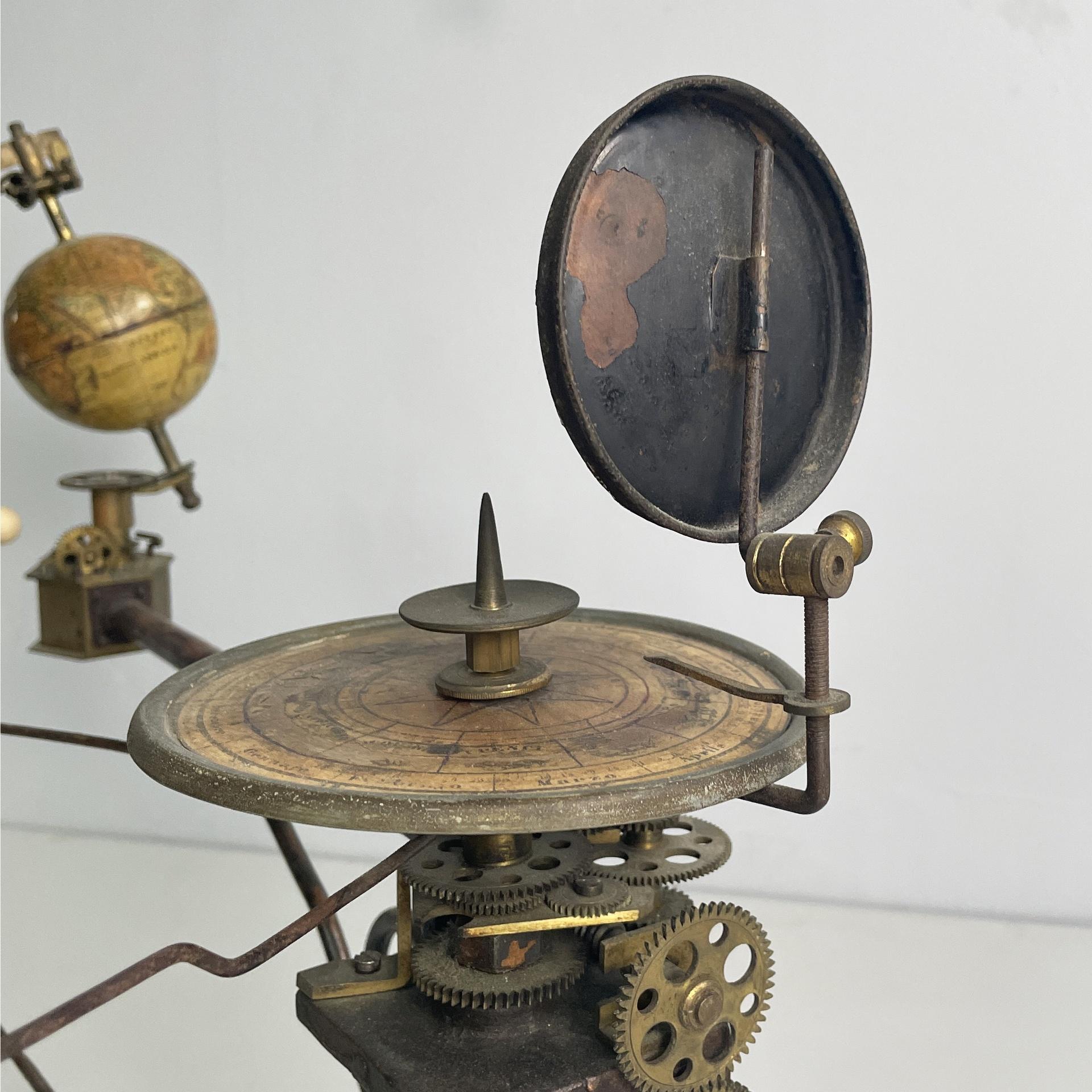 Brass Italian antique mechanical tellurium in brass and cast iron, mid 1800s For Sale
