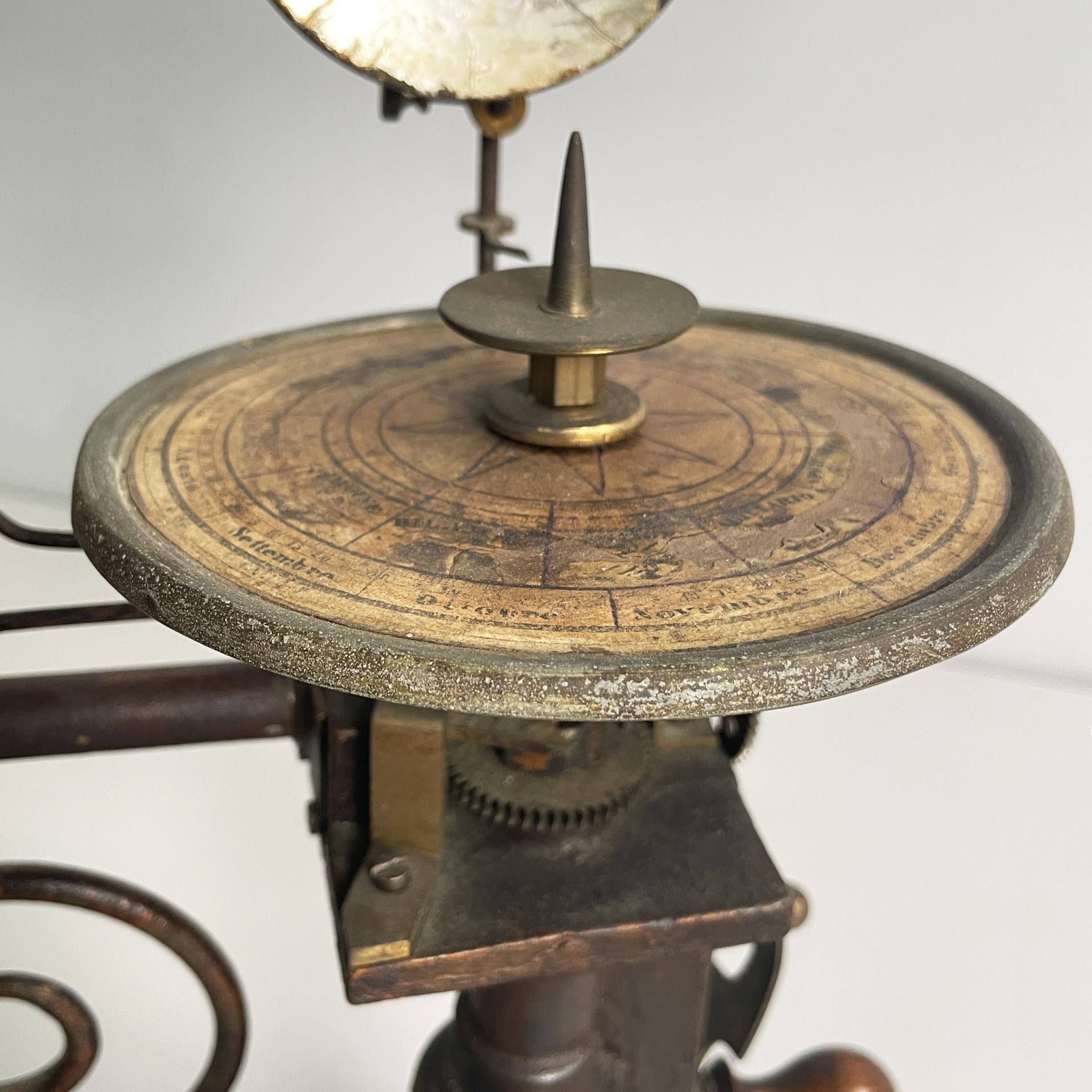 Italian antique mechanical tellurium in brass and cast iron, mid 1800s For Sale 1