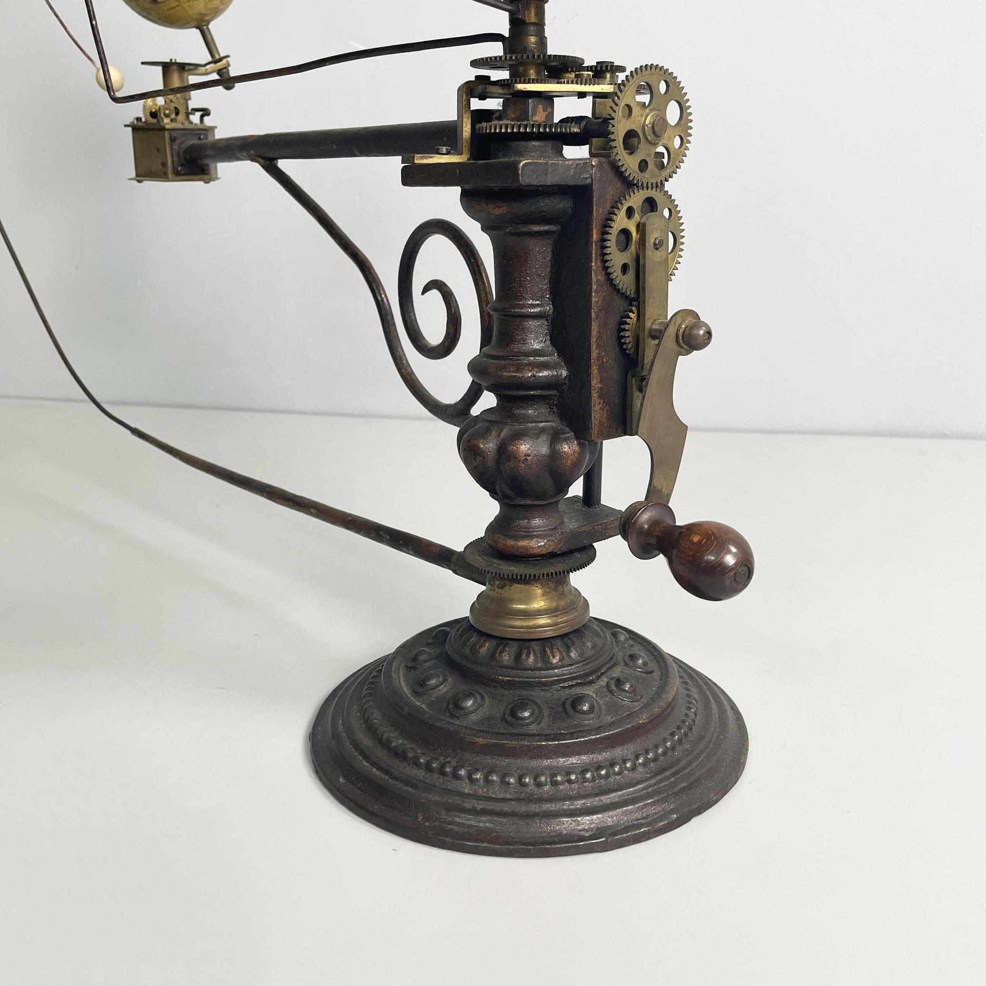Italian antique mechanical tellurium in brass and cast iron, mid 1800s For Sale 3