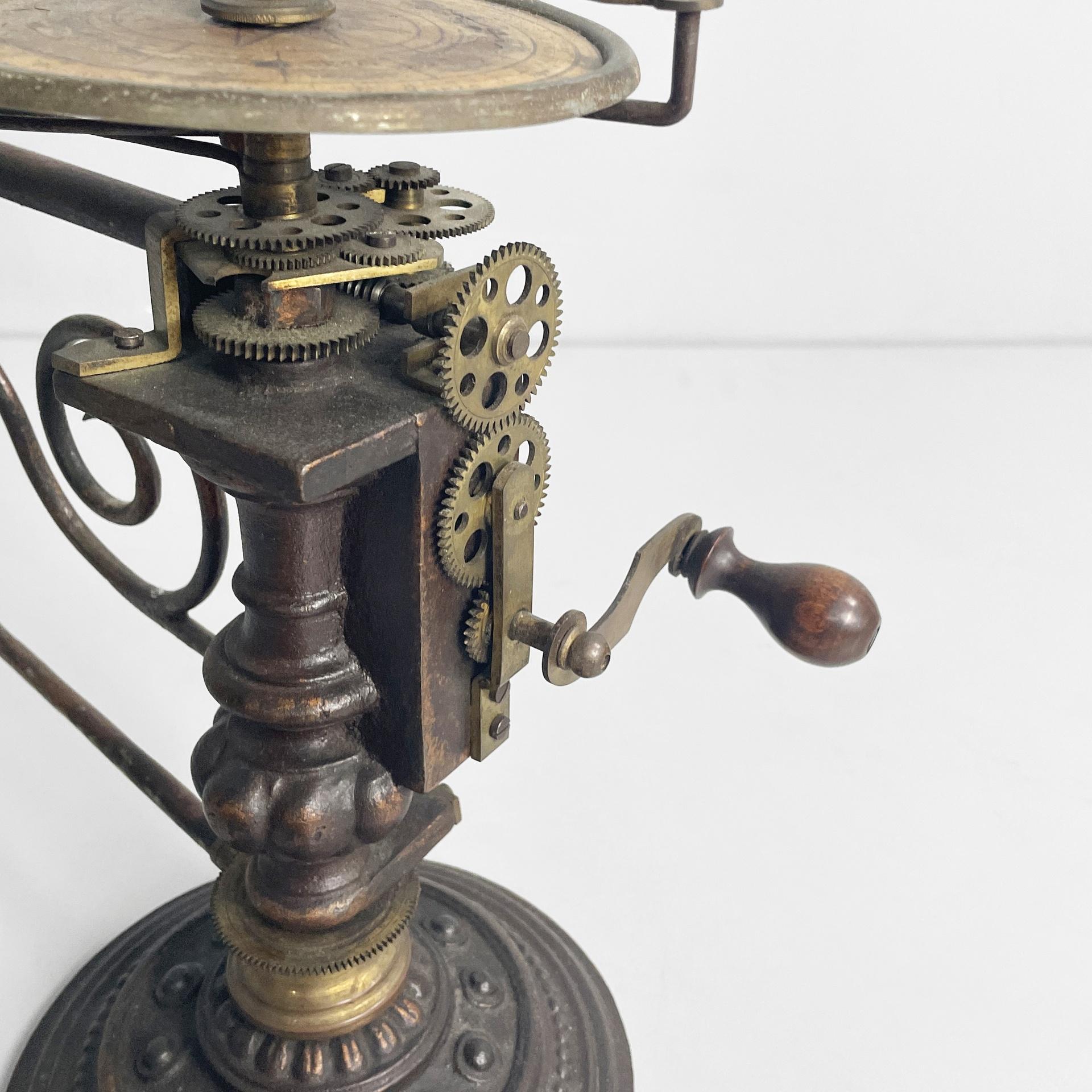 Italian antique mechanical tellurium in brass and cast iron, mid 1800s For Sale 4