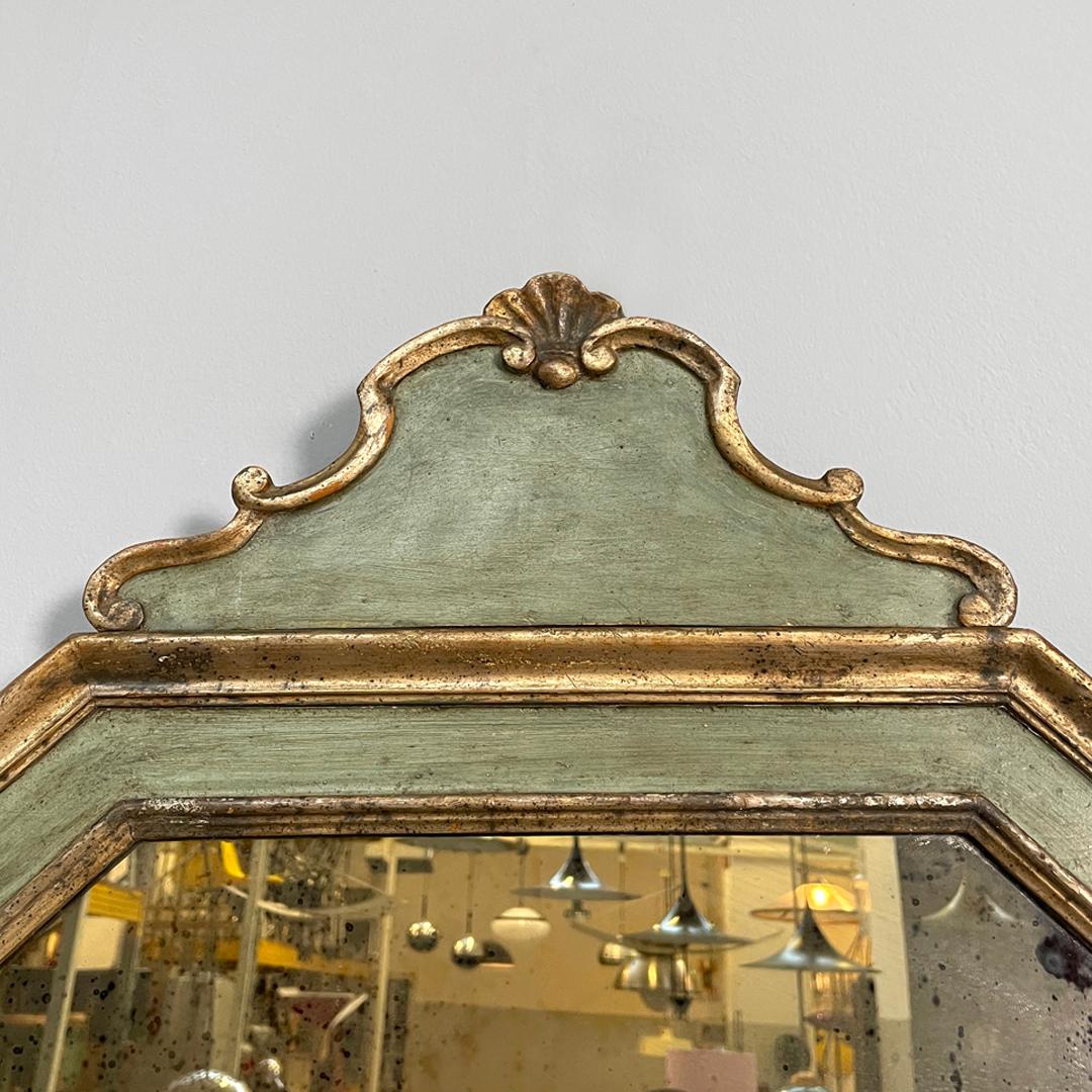 Specchio da parete ottagonale italiano antico in legno verde con profili dorati, 1700 in vendita 7