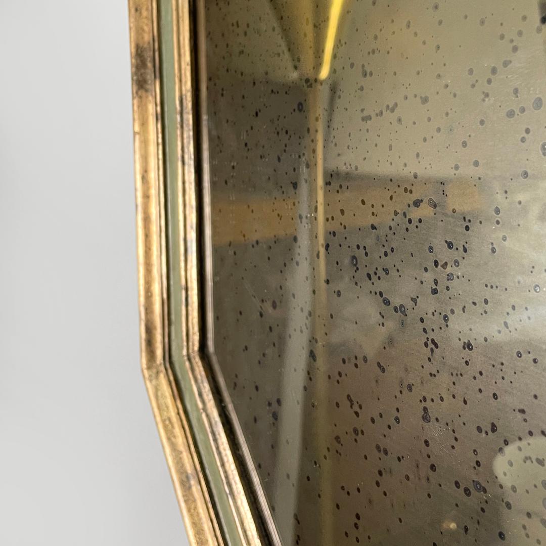 Specchio da parete ottagonale italiano antico in legno verde con profili dorati, 1700 in vendita 10