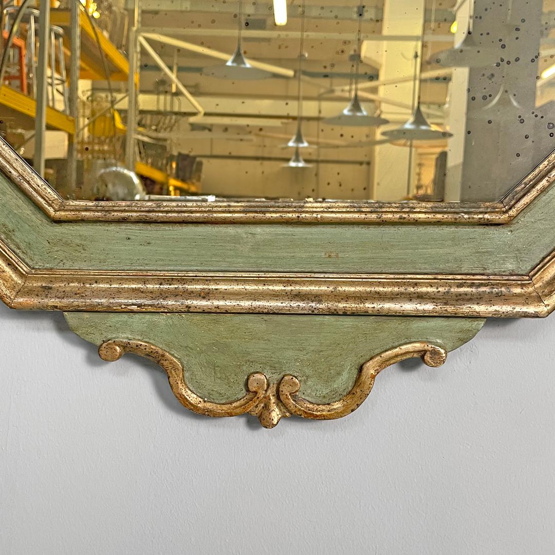 Specchio da parete ottagonale italiano antico in legno verde con profili dorati, 1700 in vendita 13