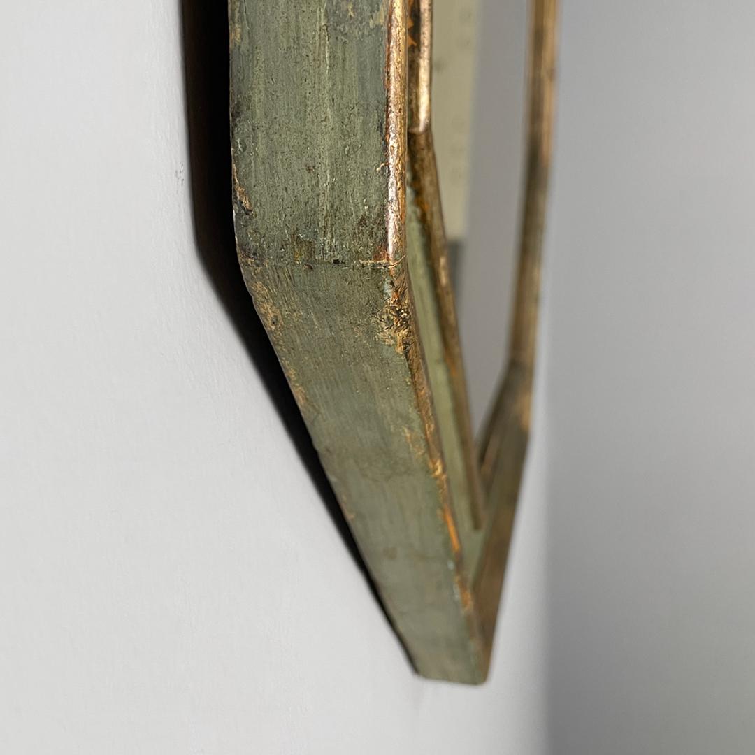 Specchio da parete ottagonale italiano antico in legno verde con profili dorati, 1700 in vendita 15