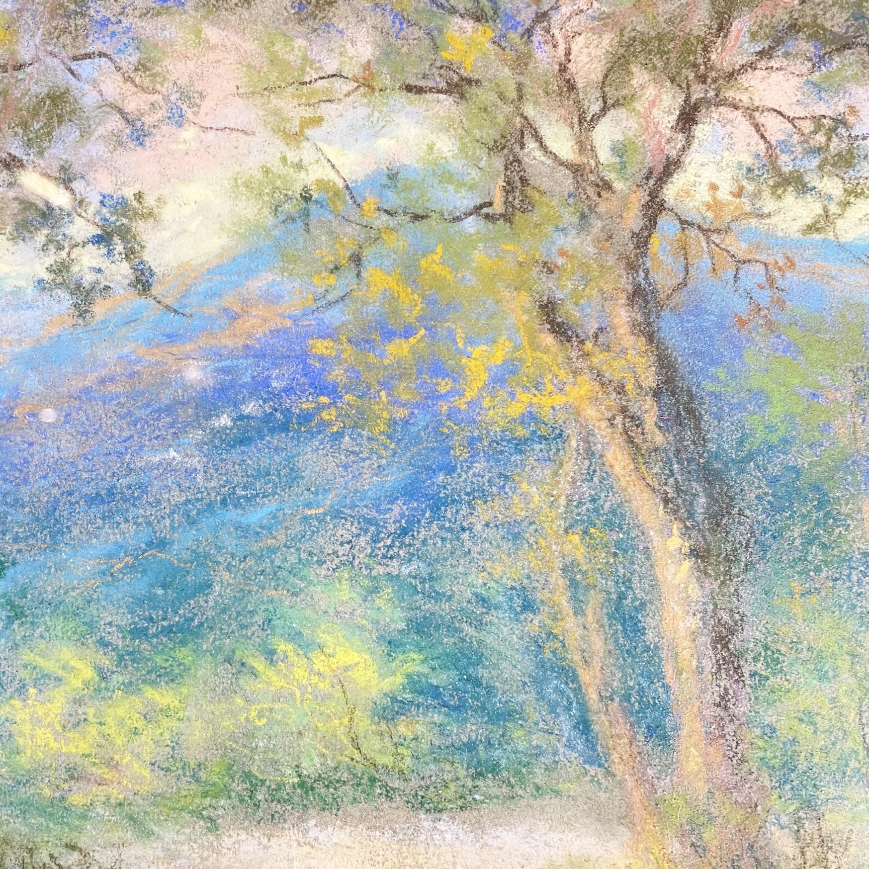 Peinture italienne ancienne au pastel à l'huile représentant un paysage, 1932
Peinture au pastel à l'huile représentant un paysage naturel : deux arbres au premier plan et des montagnes en arrière-plan. Dans un cadre en bois foncé guillochè finement