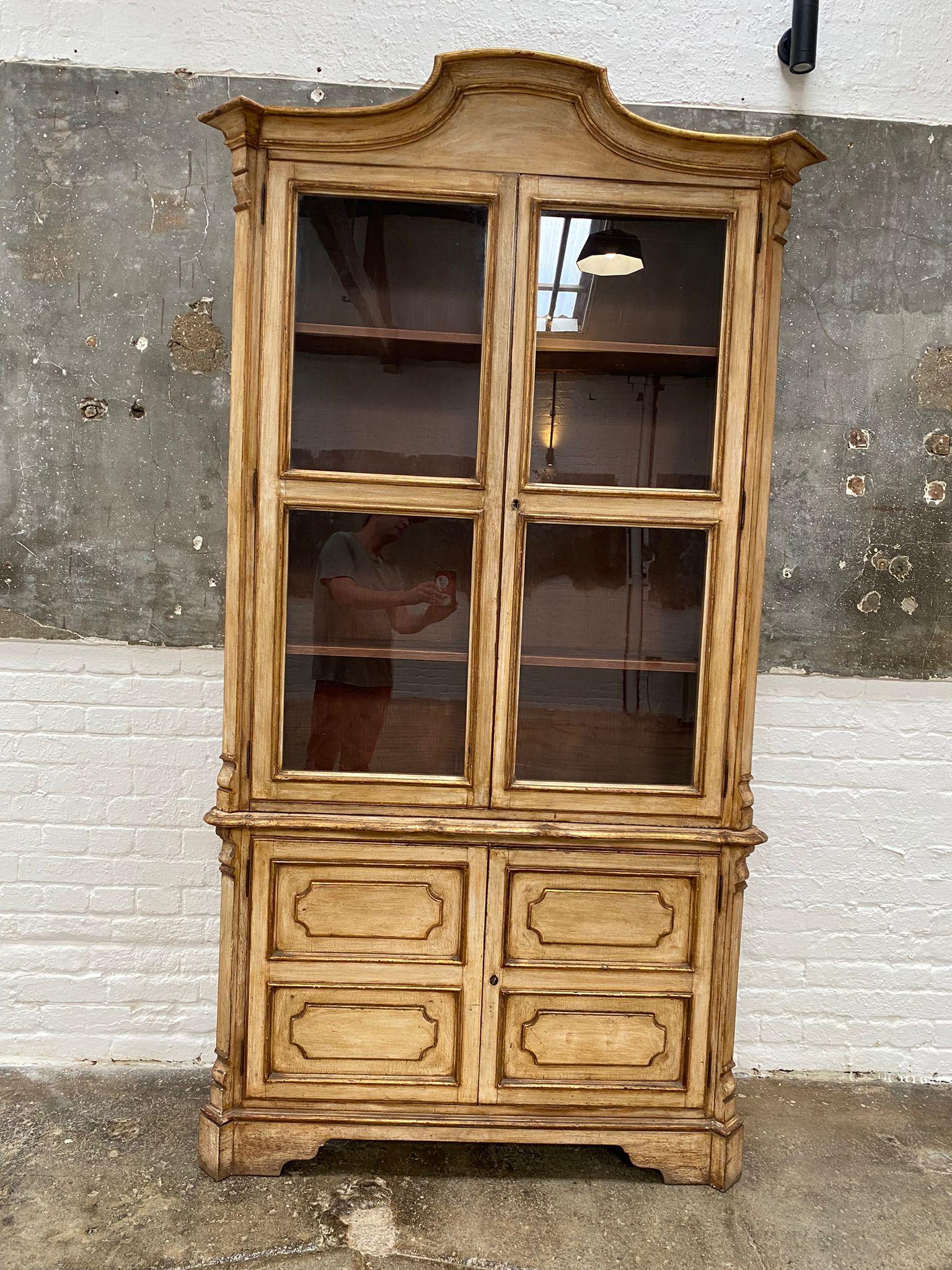 Italian Antique Painted and Gilded Glazed Cabinet Bookcase, 1920's For Sale 1