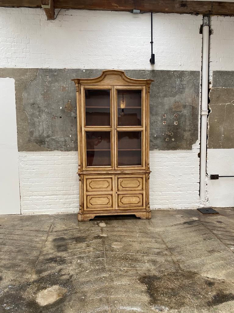 Italian Antique Painted and Gilded Glazed Cabinet Bookcase, 1920's For Sale 6