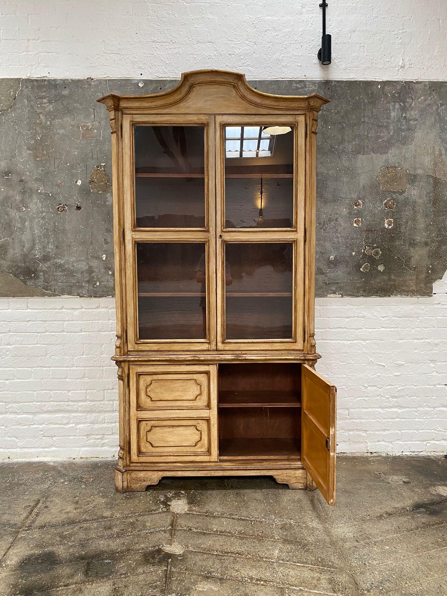 Gilt Italian Antique Painted and Gilded Glazed Cabinet Bookcase, 1920's For Sale