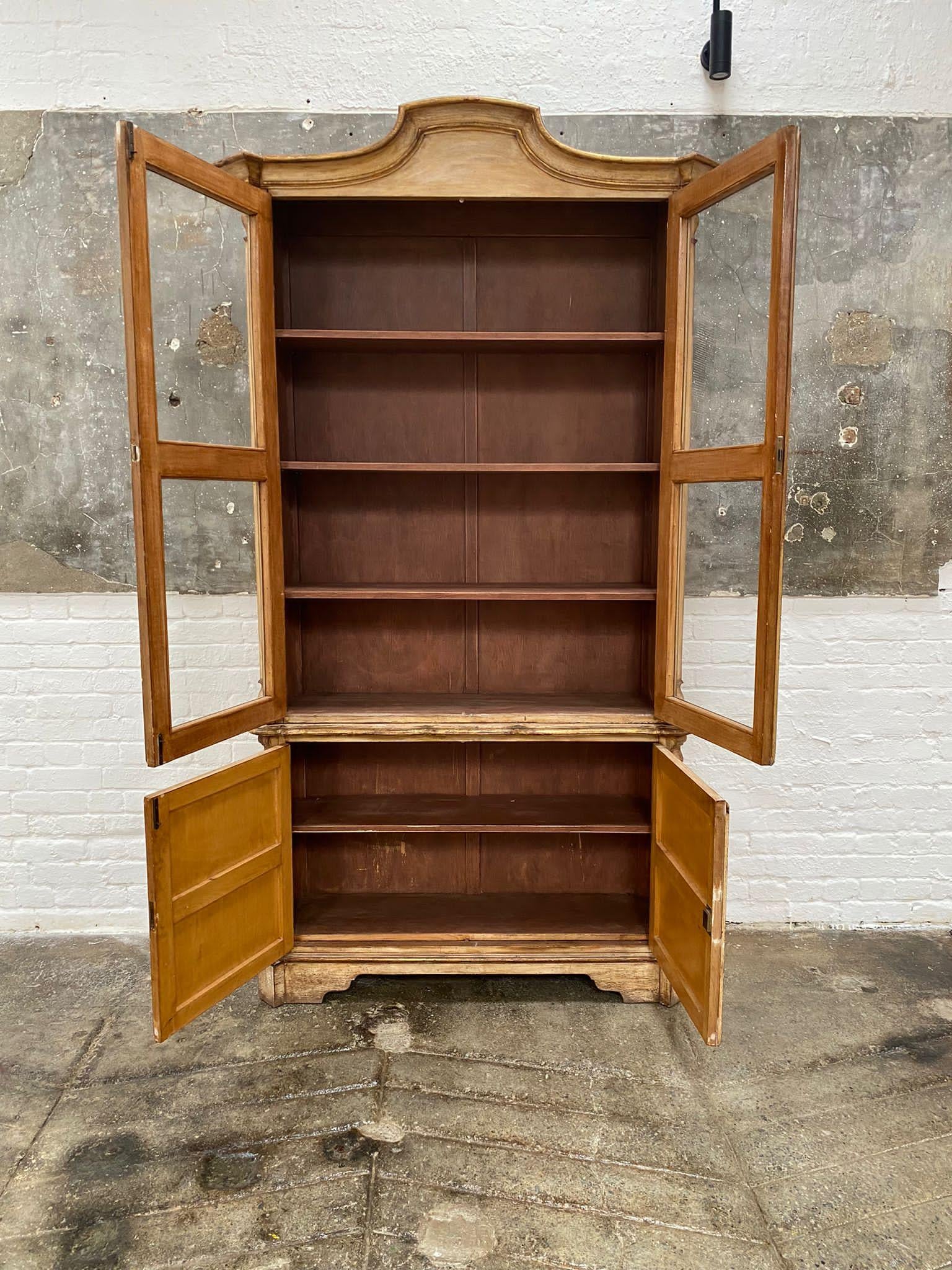 20th Century Italian Antique Painted and Gilded Glazed Cabinet Bookcase, 1920's For Sale