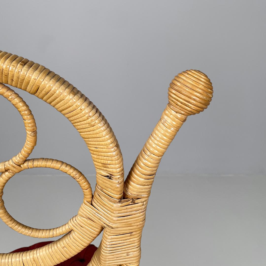 Italian antique rattan chairs with round decorations and red pillows early 1900s For Sale 4