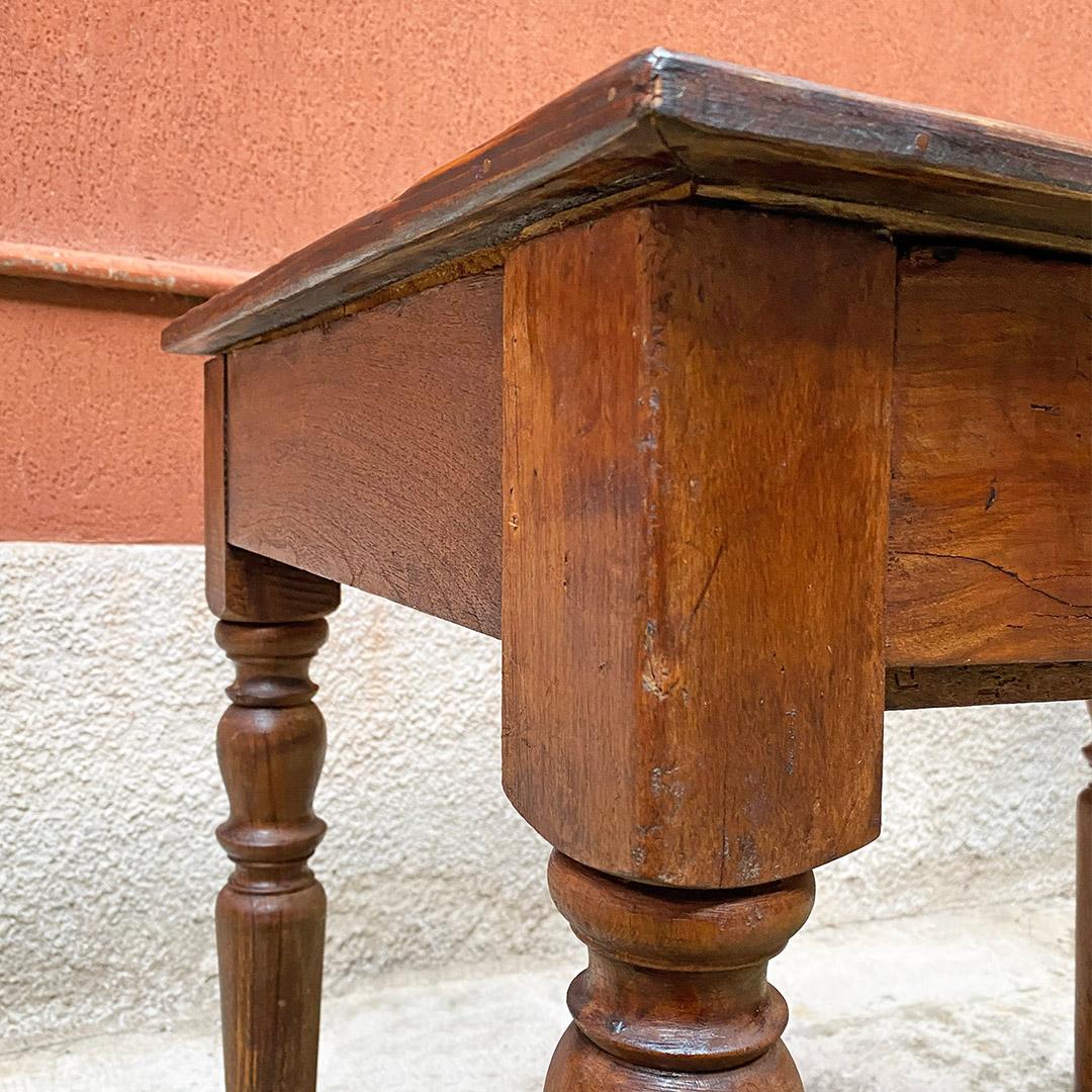 Italienischer antiker rechteckiger italienischer Fir-Tisch mit Messinggriff und geformten Beinen, 1910er Jahre im Angebot 6