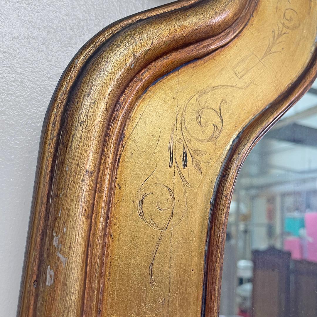 Specchio da parete rettangolare italiano decorato con cornice in legno a foglia d'oro, anni '50 del XIX secolo in vendita 6