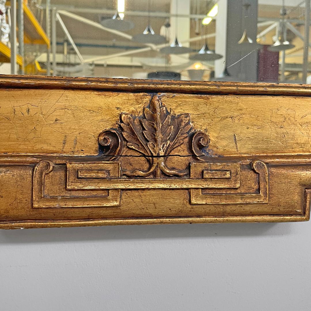 Specchio da parete rettangolare italiano decorato con cornice in legno a foglia d'oro, anni '50 del XIX secolo in vendita 10