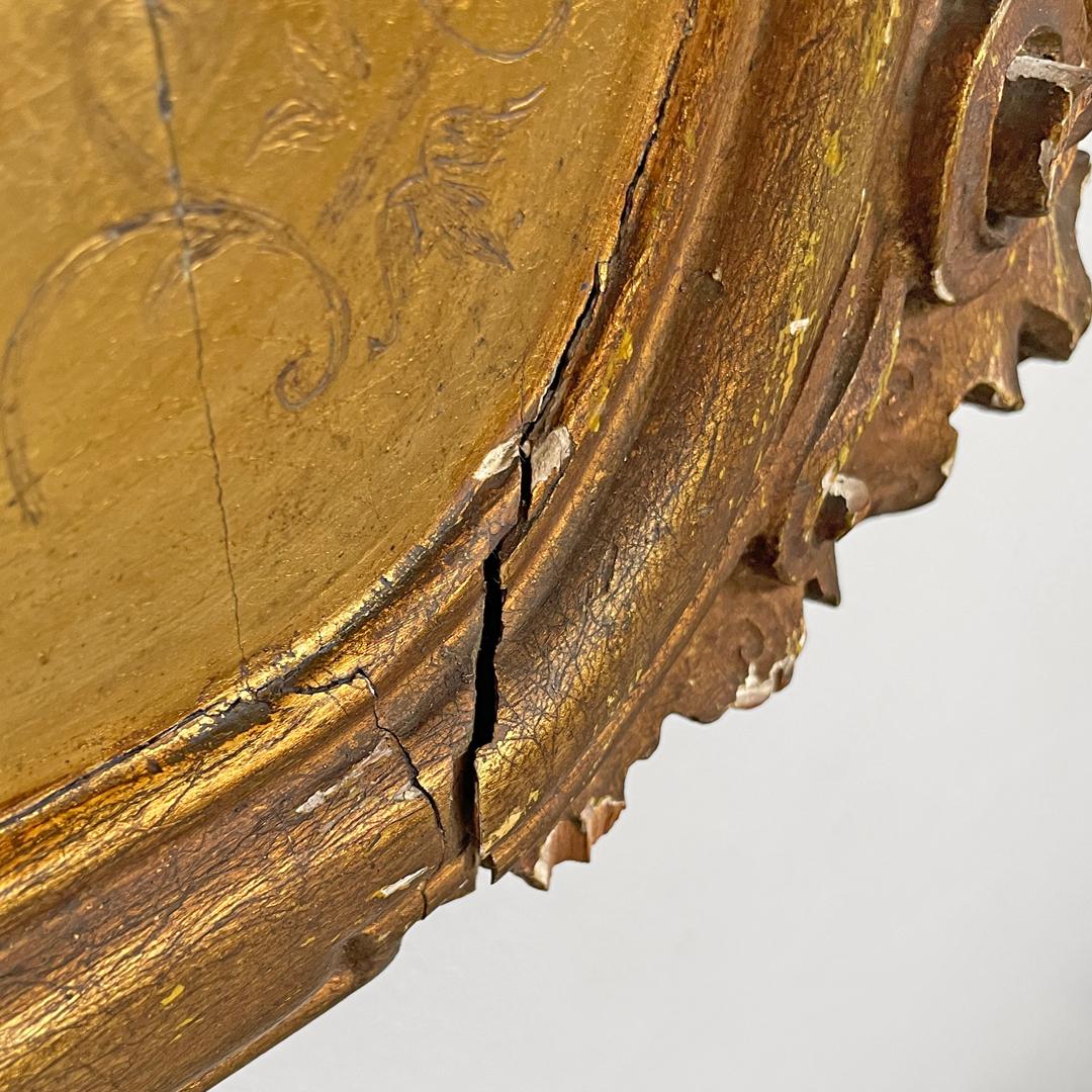 Specchio da parete rettangolare italiano decorato con cornice in legno a foglia d'oro, anni '50 del XIX secolo in vendita 12