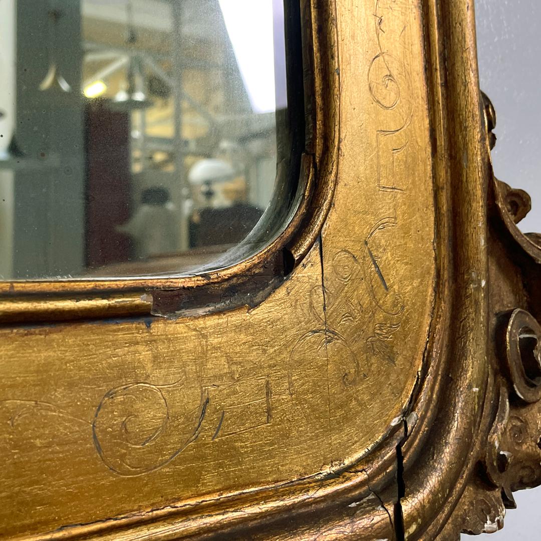 Specchio da parete rettangolare italiano decorato con cornice in legno a foglia d'oro, anni '50 del XIX secolo in vendita 13