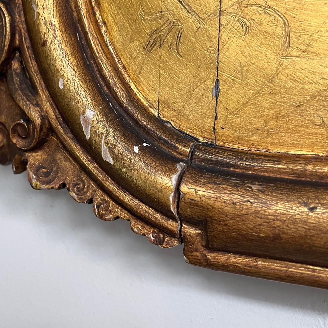 Specchio da parete rettangolare italiano decorato con cornice in legno a foglia d'oro, anni '50 del XIX secolo in vendita 14