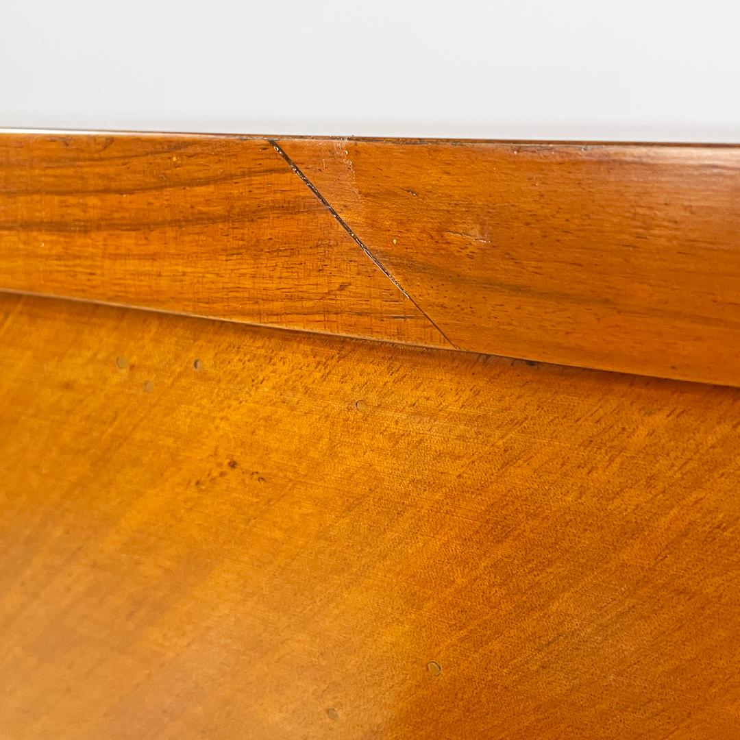 Escritorio italiano antiguo rectangular de madera de nogal, 1700 en venta 13