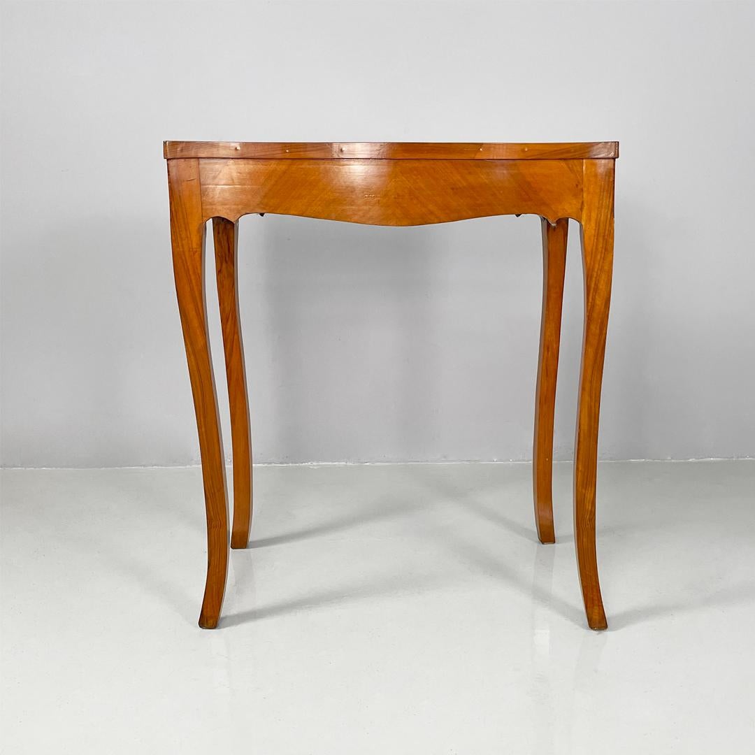 Escritorio italiano antiguo rectangular de madera de nogal, 1700 Italiano en venta